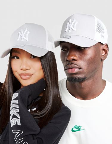New Era MLB New York Yankees Snapback Trucker Cap
