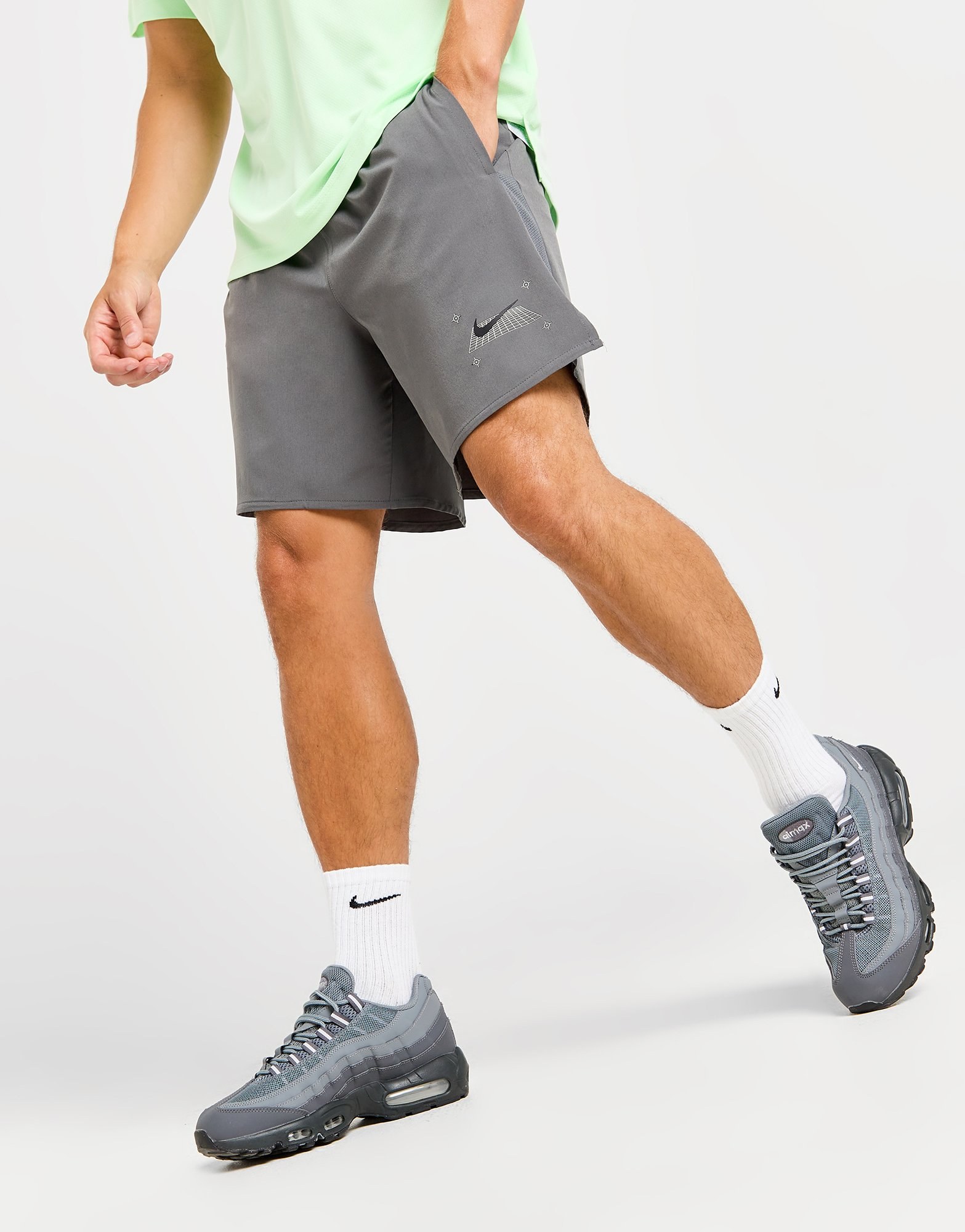 Nike Challenger Grid Shorts