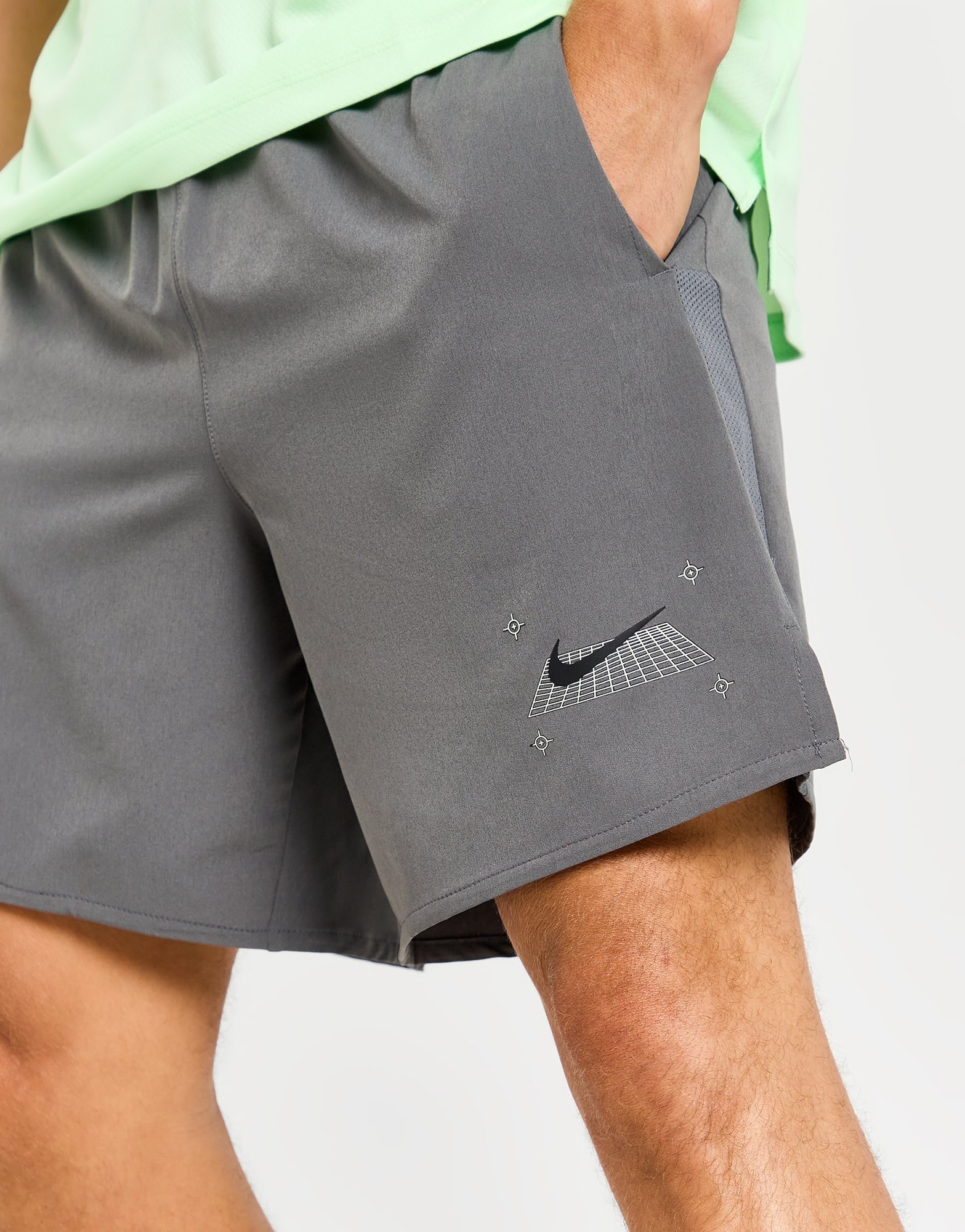 Nike Challenger Grid Shorts