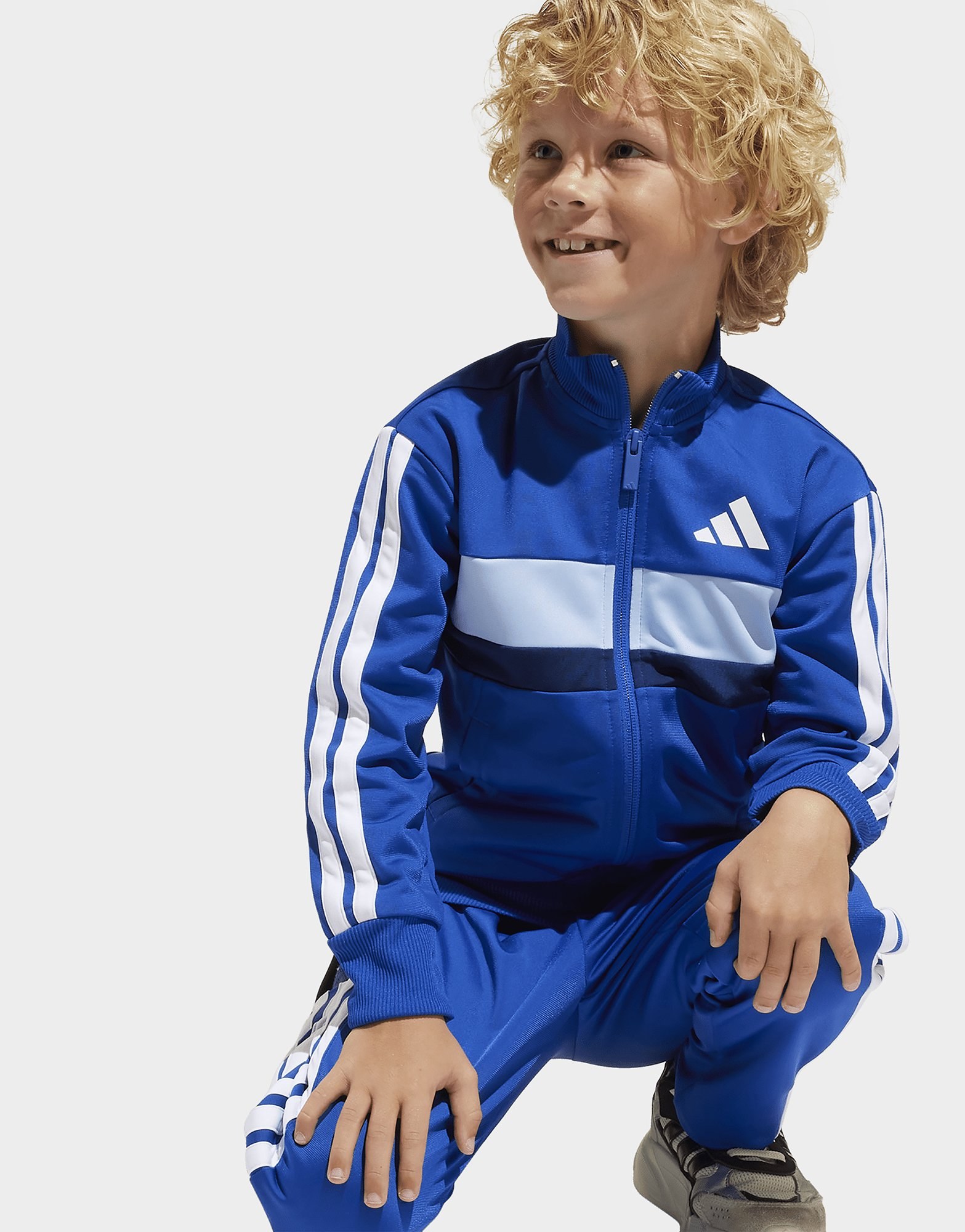 adidas Seasonal Essentials Tiberio 3-Streifen Tricot Kids Trainingsanzug
