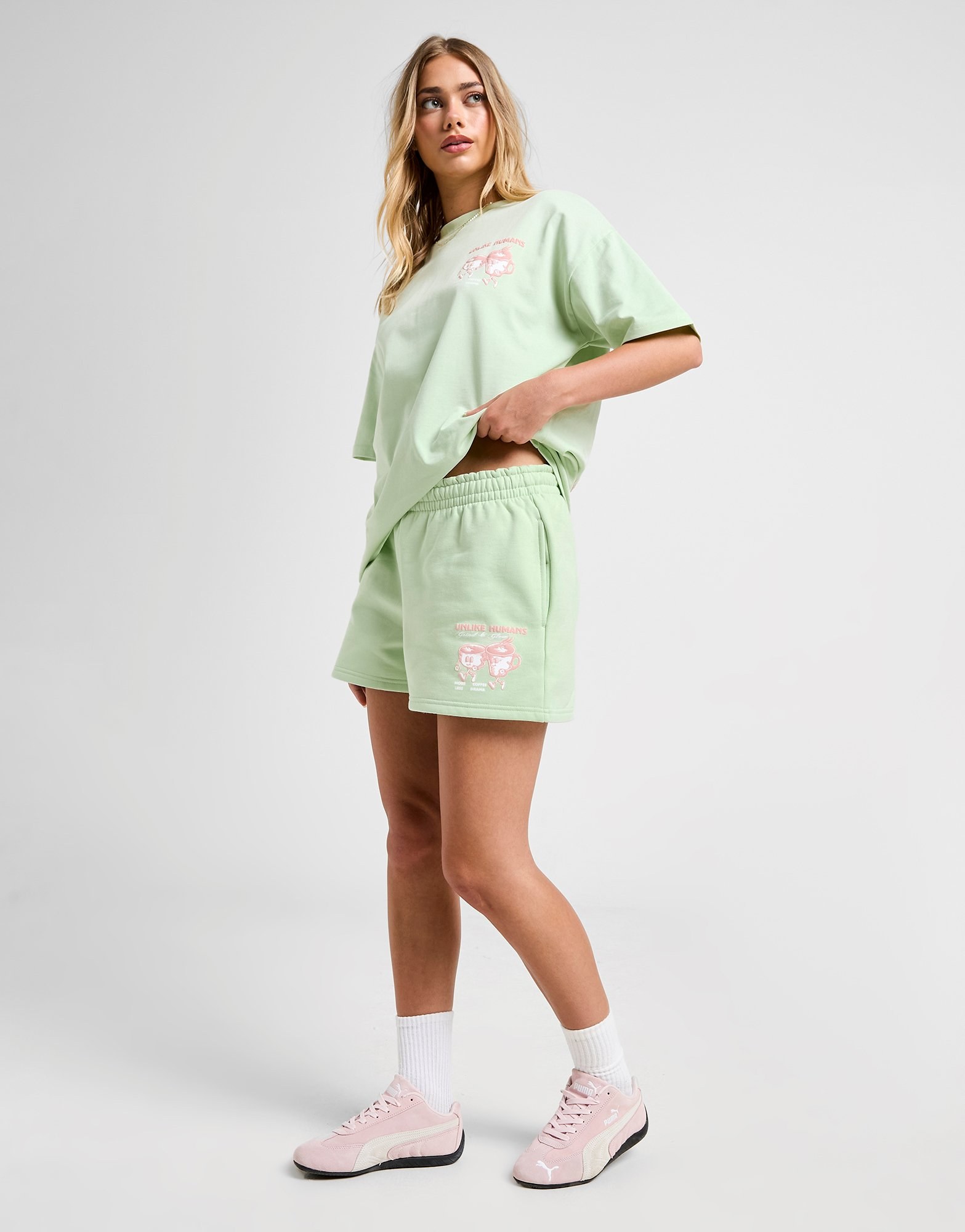 Unlike Humans Coffee Club Shorts Damen