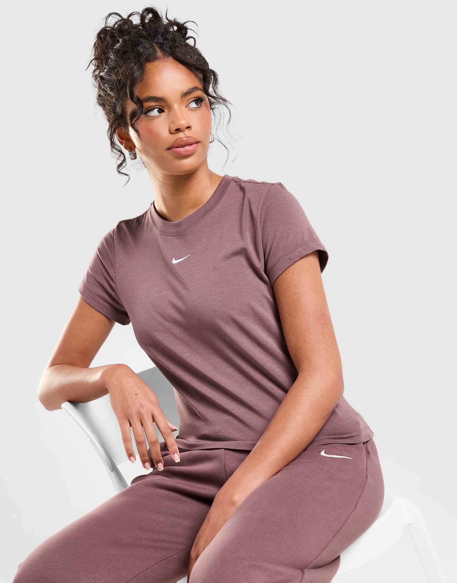 Nike Essential Sportswear Chill Knit T-Shirt