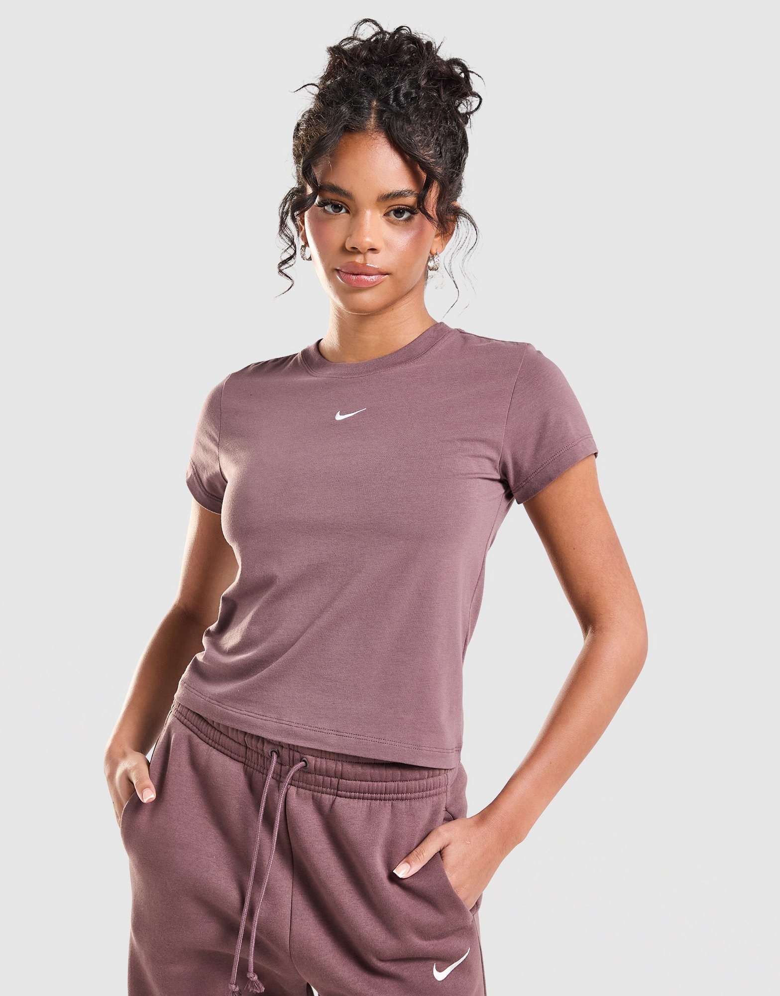 Nike Essential Sportswear Chill Knit T-Shirt