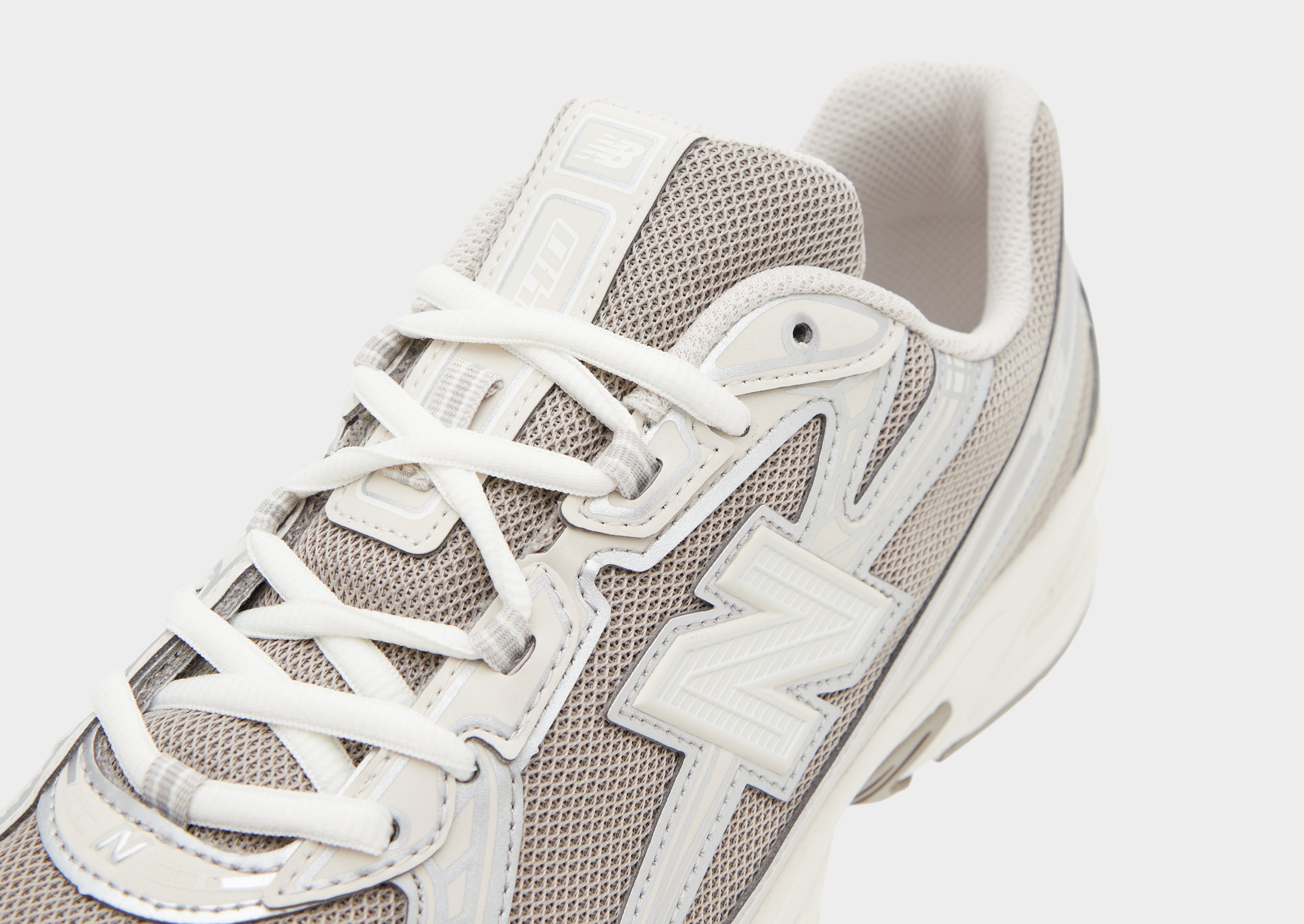 New Balance 740
