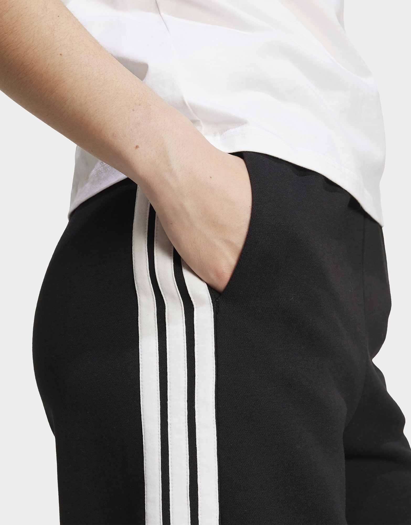 adidas 3-Streifen Fleecehose, weit geschnitten