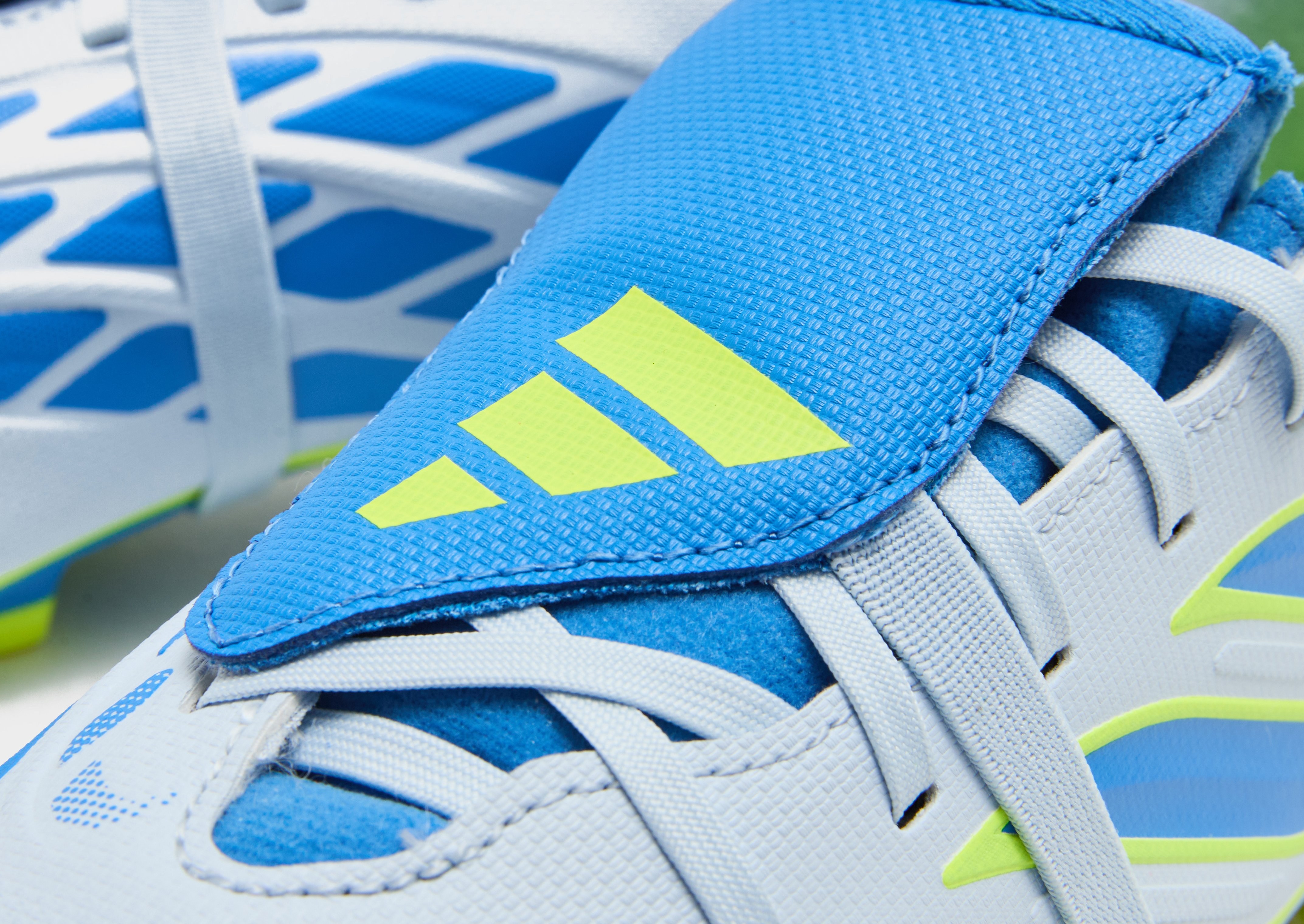 adidas Predator Club Fußballschuh, Feste/gemischte Böden, Umschlagbare Zunge