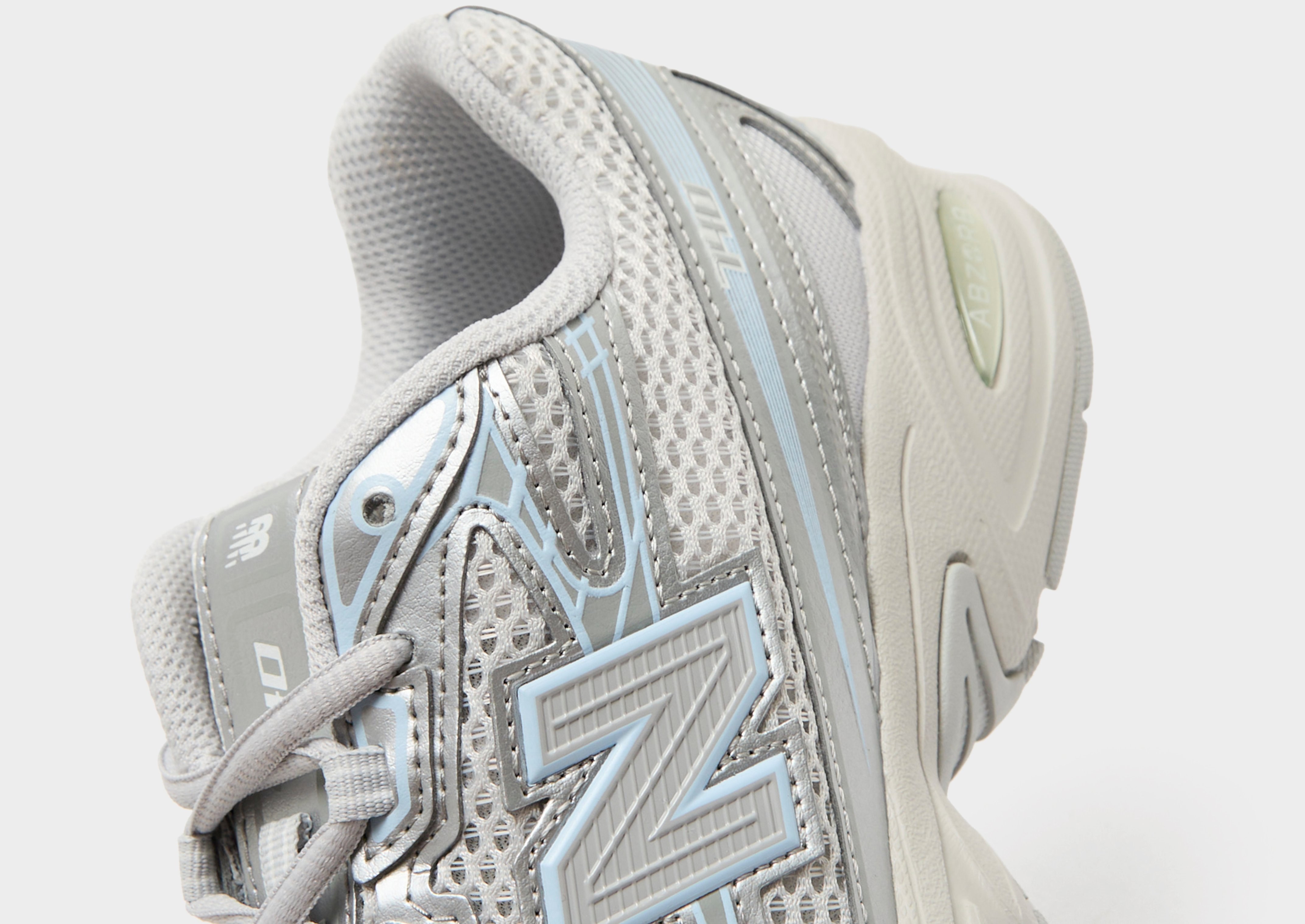 New Balance 740 Women's