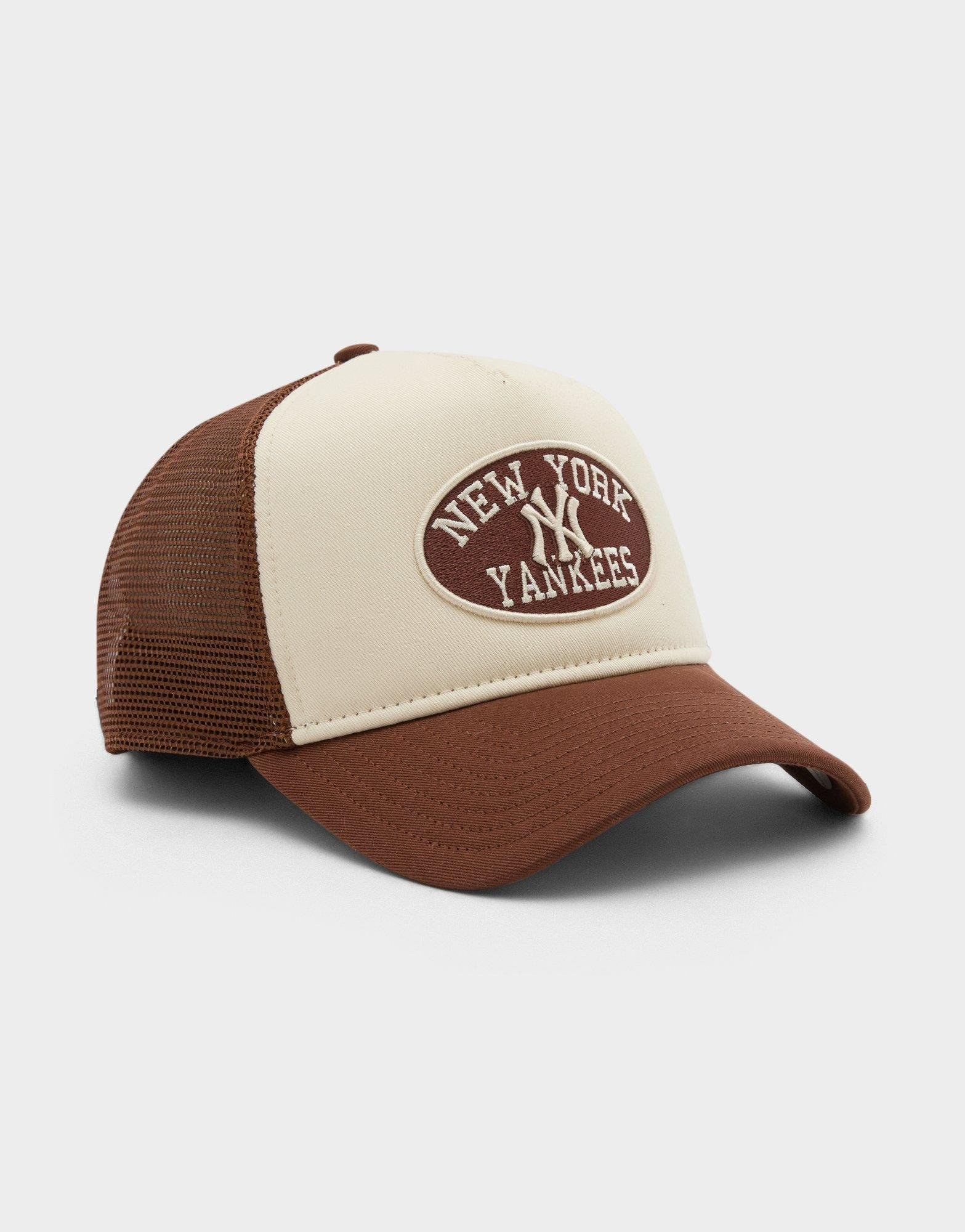 New Era MLB New York Yankees Oval Trucker Cap