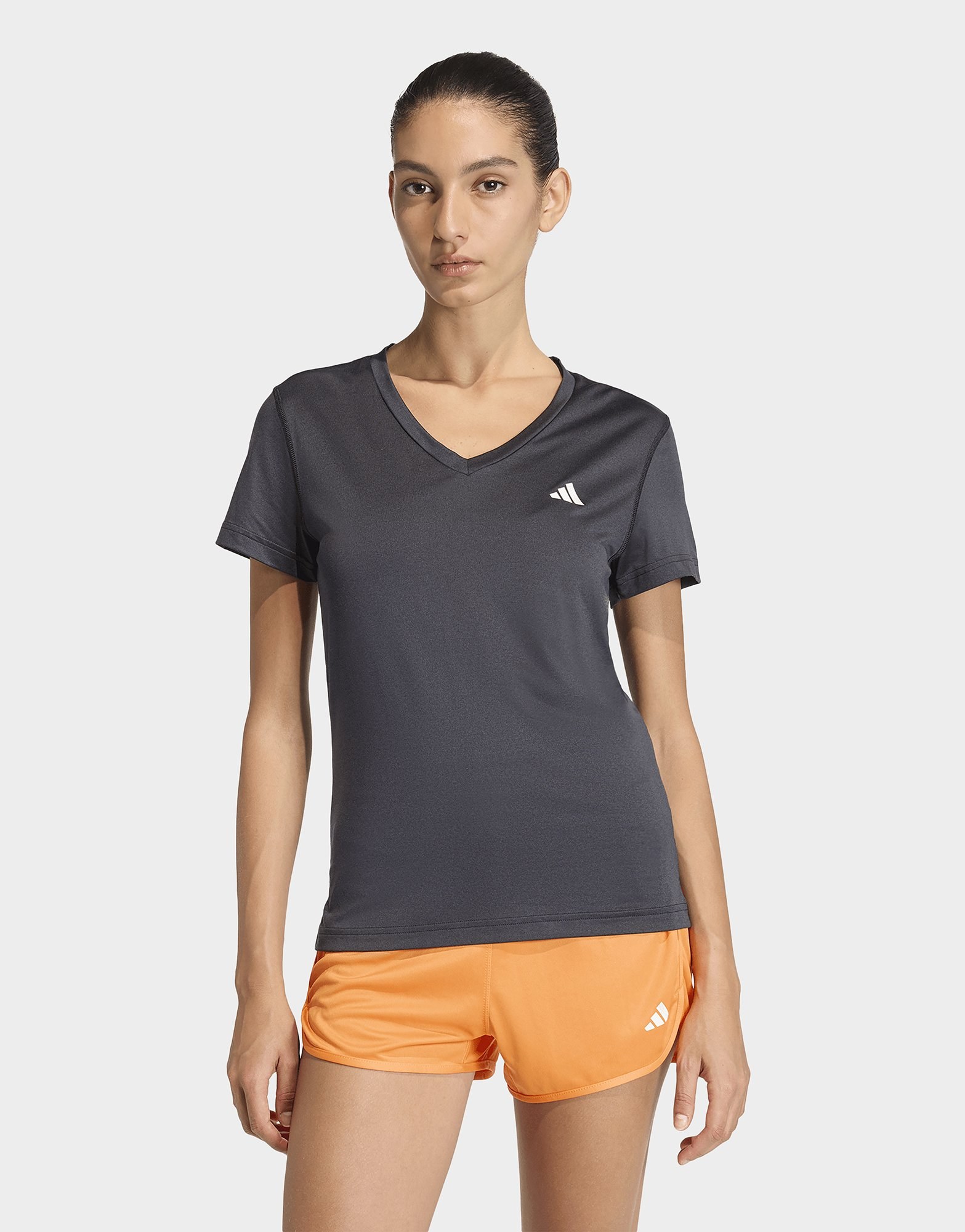 adidas Workout Essentials T-Shirt mit V-Ausschnitt