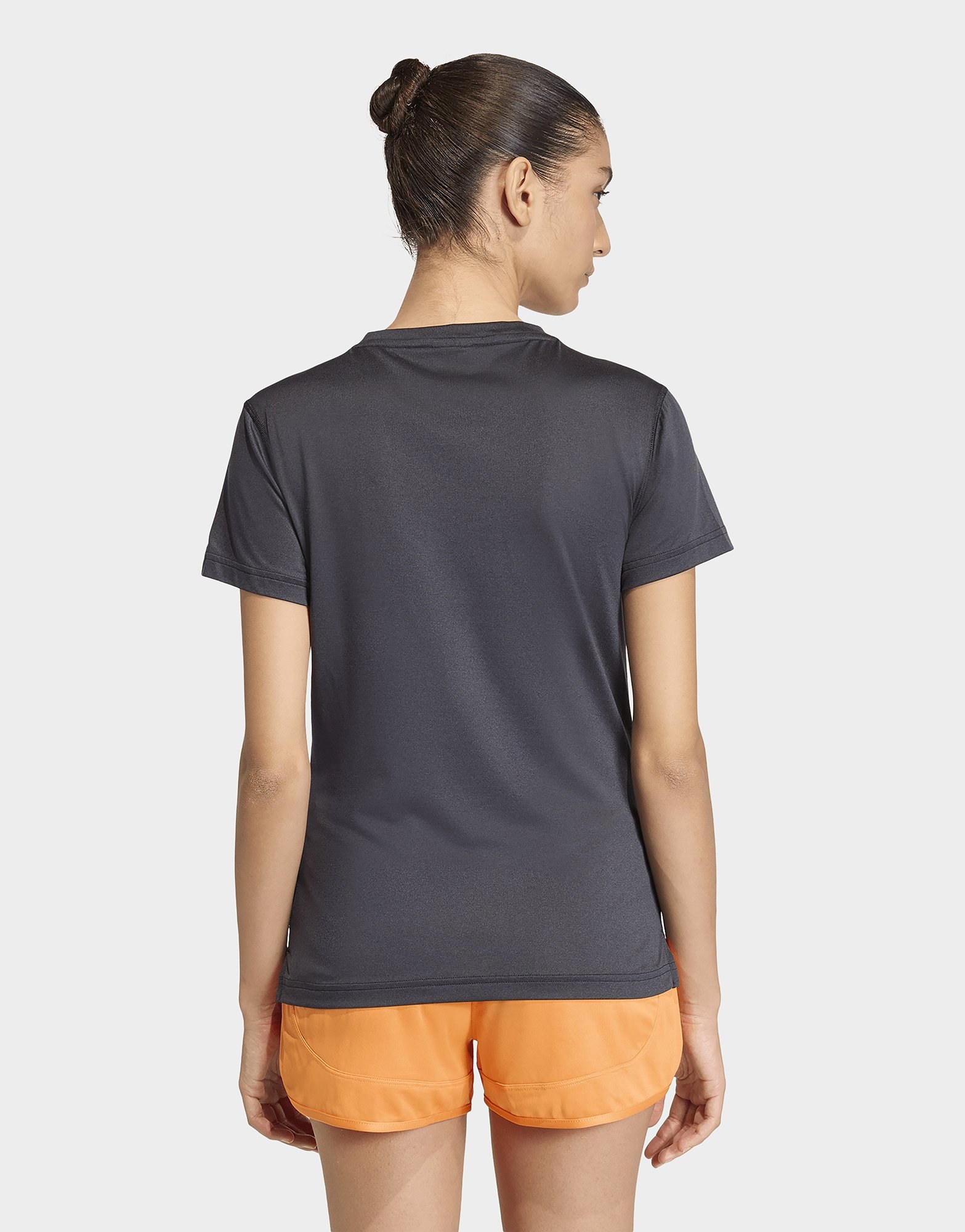 adidas Workout Essentials T-Shirt mit V-Ausschnitt