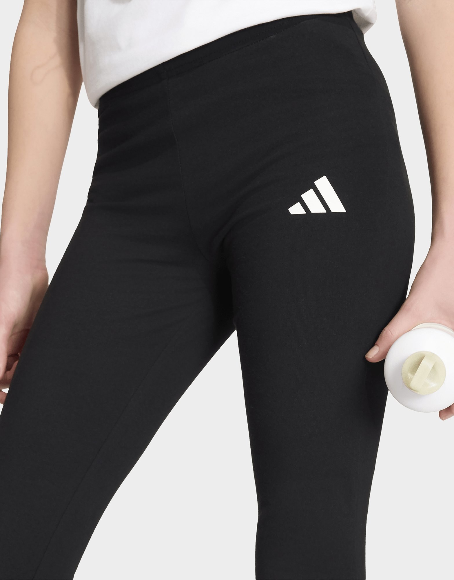 adidas ESSENTIALS LEGGINGS, AUSGESTELLTES BEIN