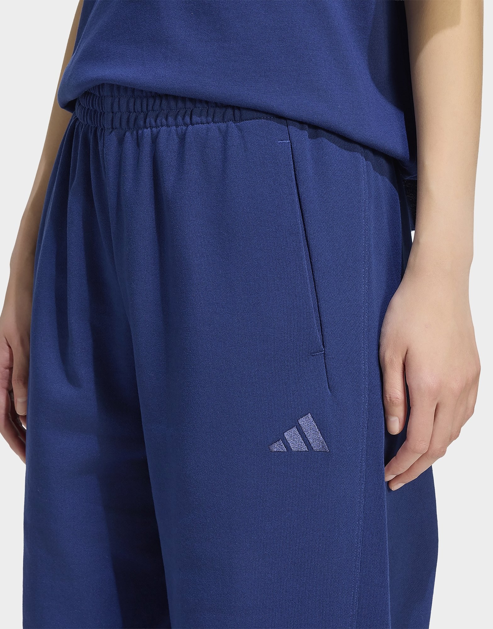 adidas Kit Hose, Locker Geschnitten, Bündchen, Kleines Logo