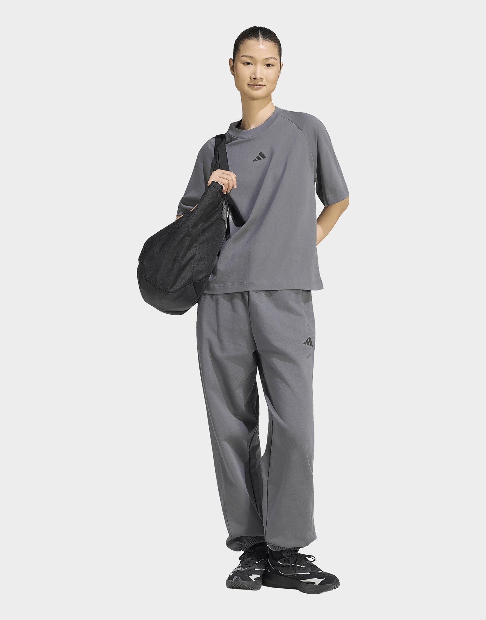 adidas Kit Hose, Locker Geschnitten, Bündchen, Kleines Logo
