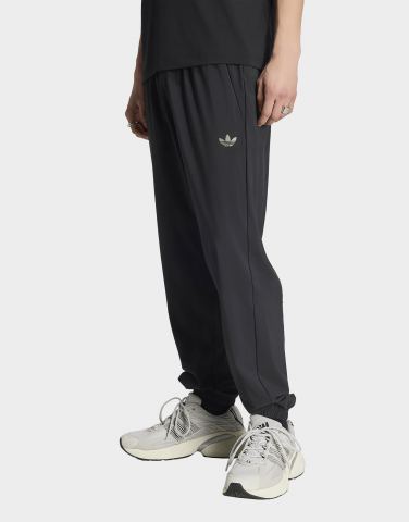 adidas TECH TREFOIL ESSENTIALS TRAININGSHOSE