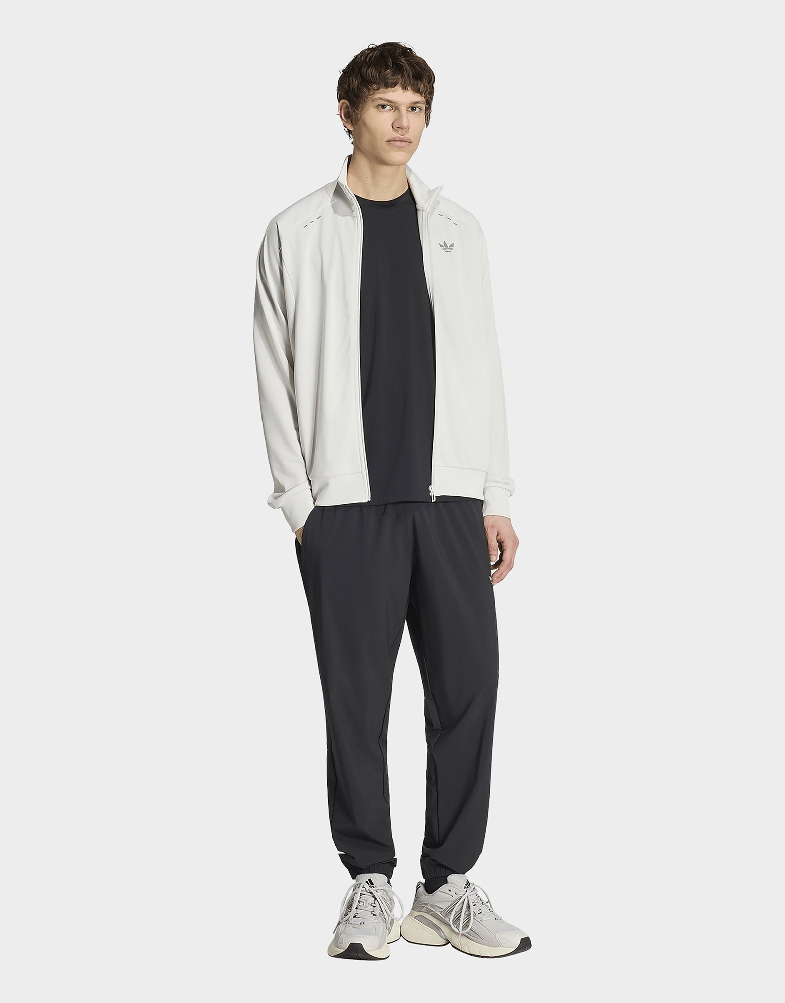 adidas TECH TREFOIL ESSENTIALS TRAININGSHOSE