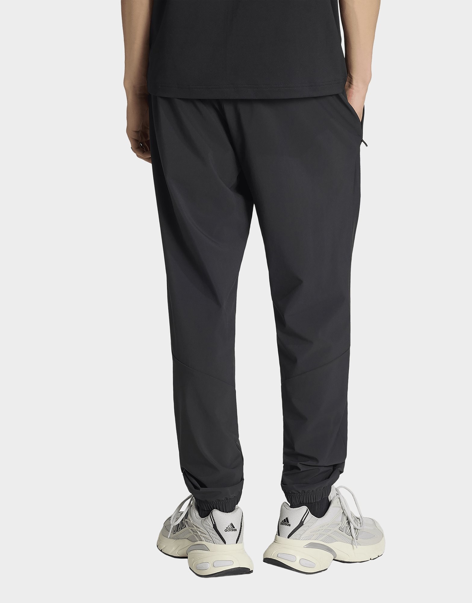 adidas TECH TREFOIL ESSENTIALS TRAININGSHOSE