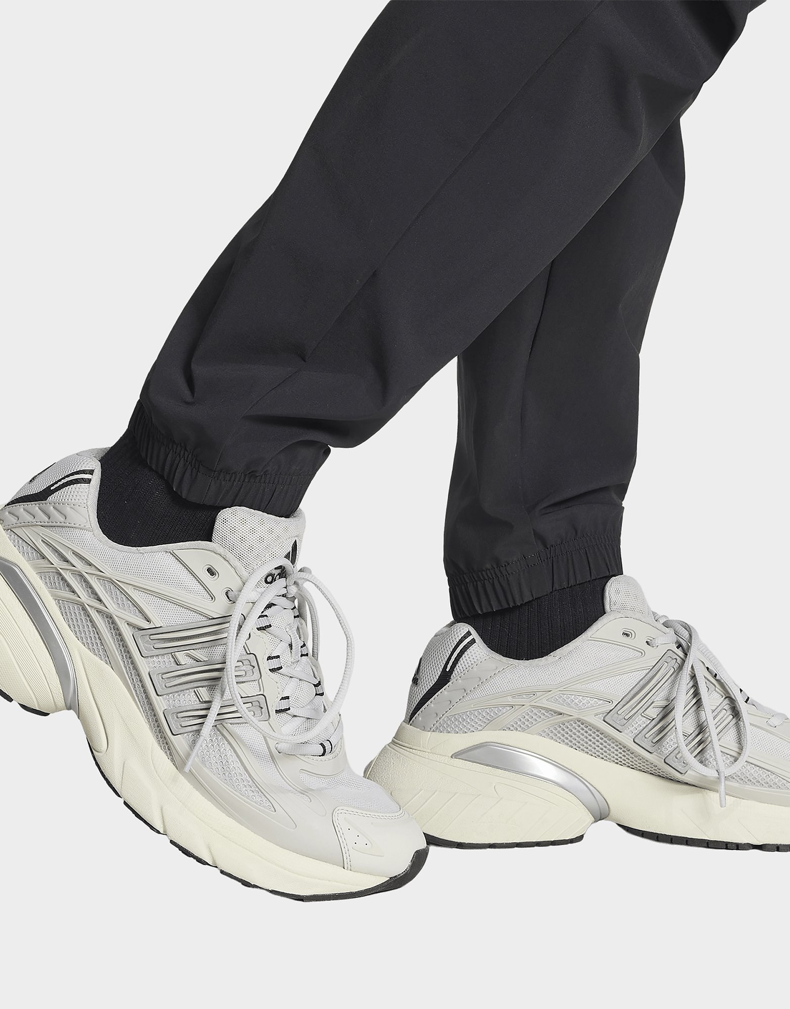 adidas TECH TREFOIL ESSENTIALS TRAININGSHOSE
