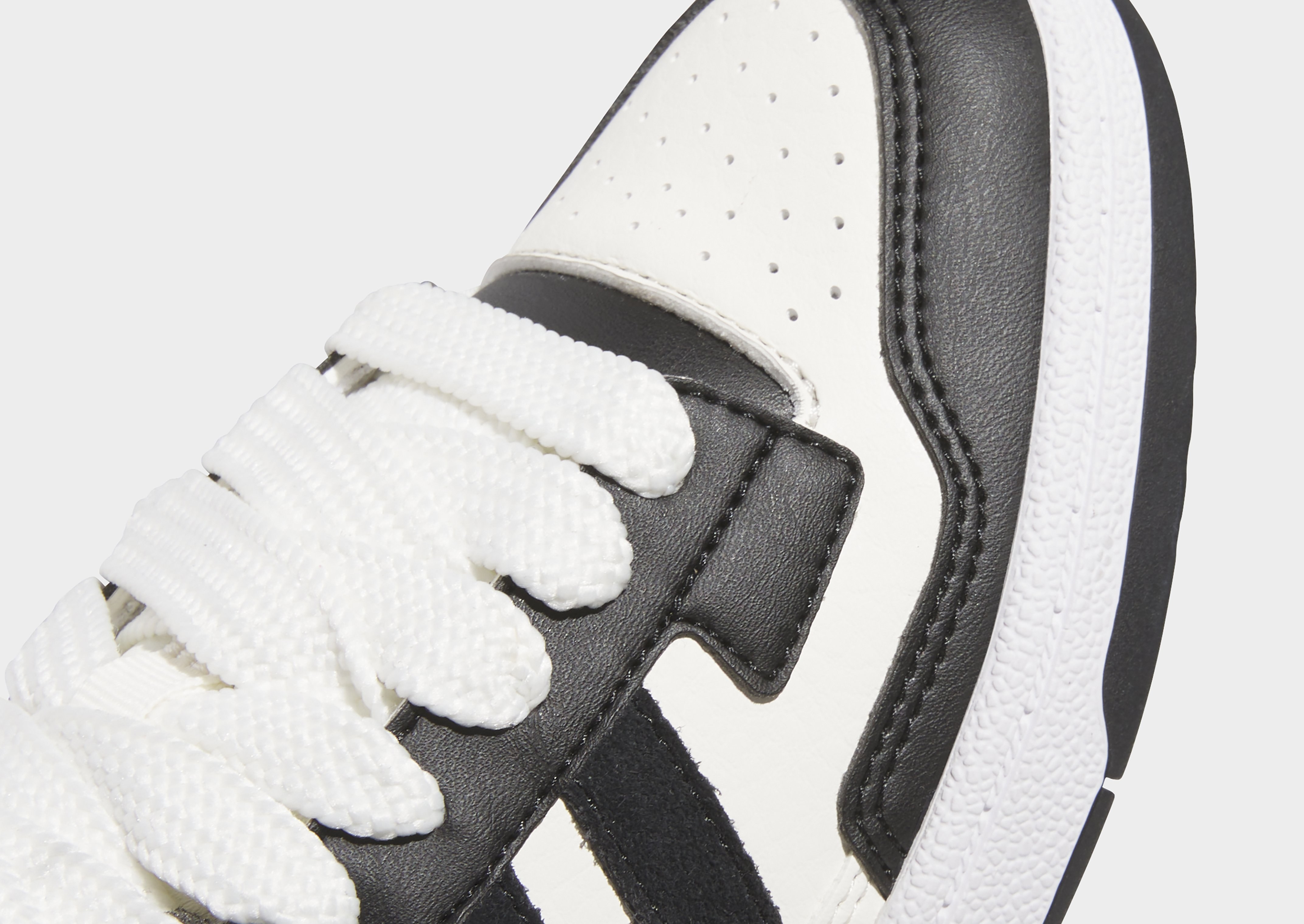 adidas Rapid Court Low Schuh