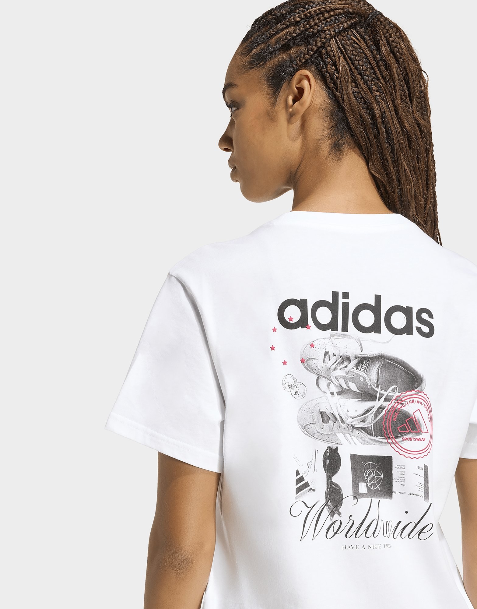 adidas Travel Grafik T-shirt; Locker Geschnitten