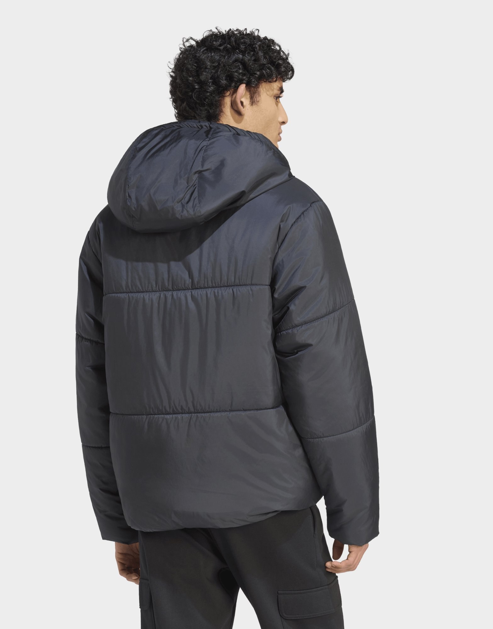 adidas Essentials Highloft Puffer Jacke, Isoliert