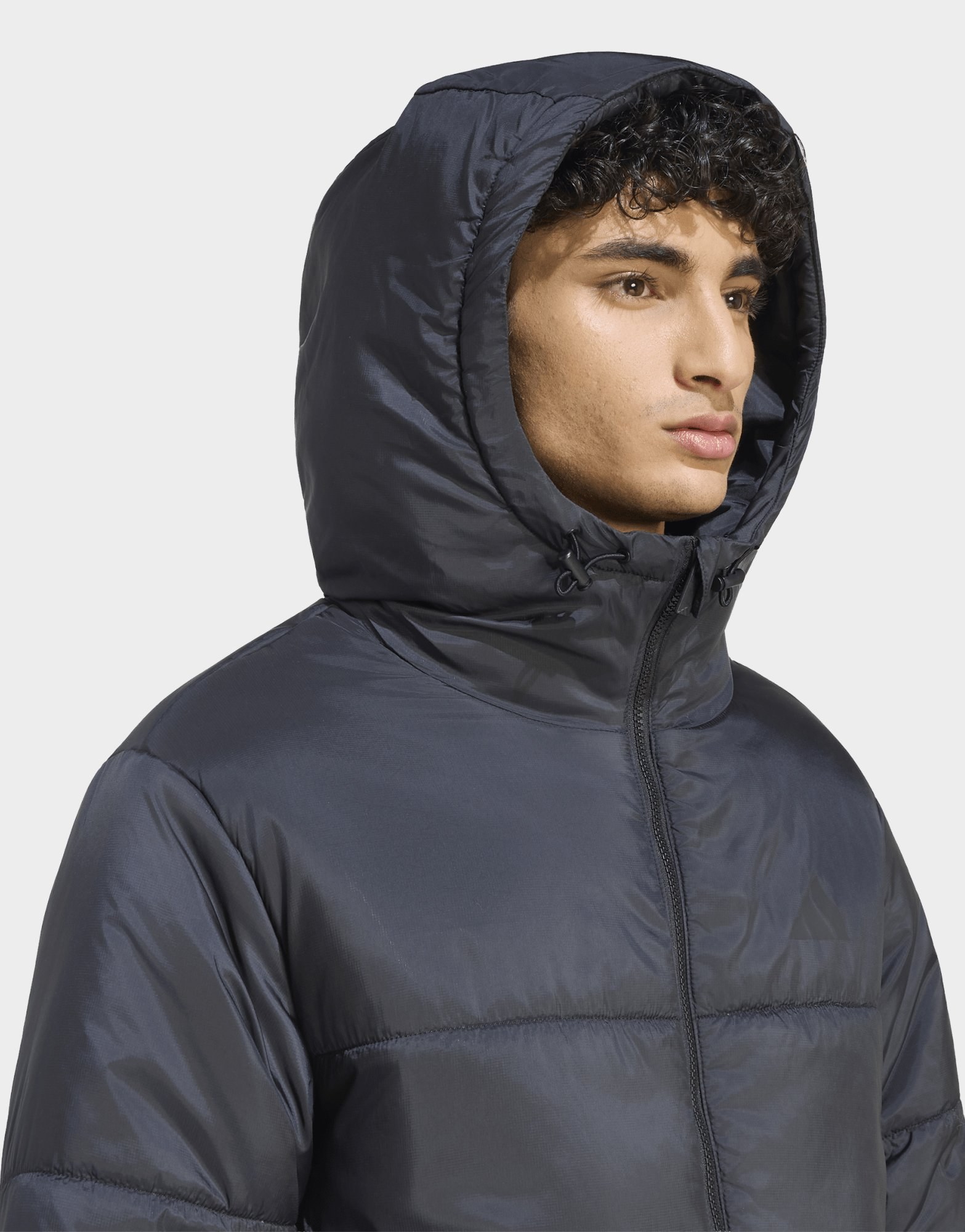 adidas Essentials Highloft Puffer Jacke, Isoliert