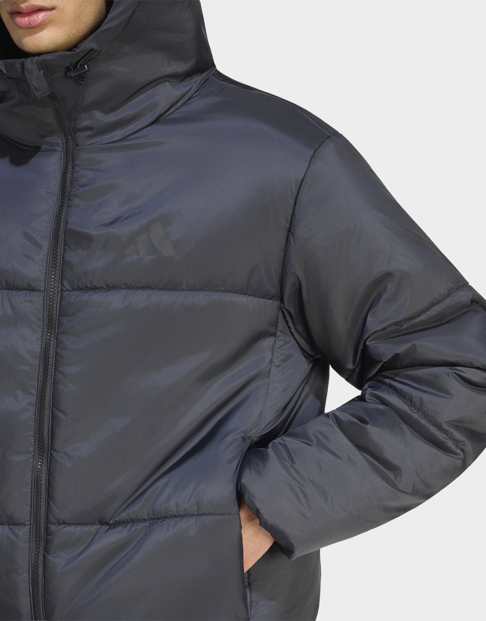 adidas Essentials Highloft Puffer Jacke, Isoliert