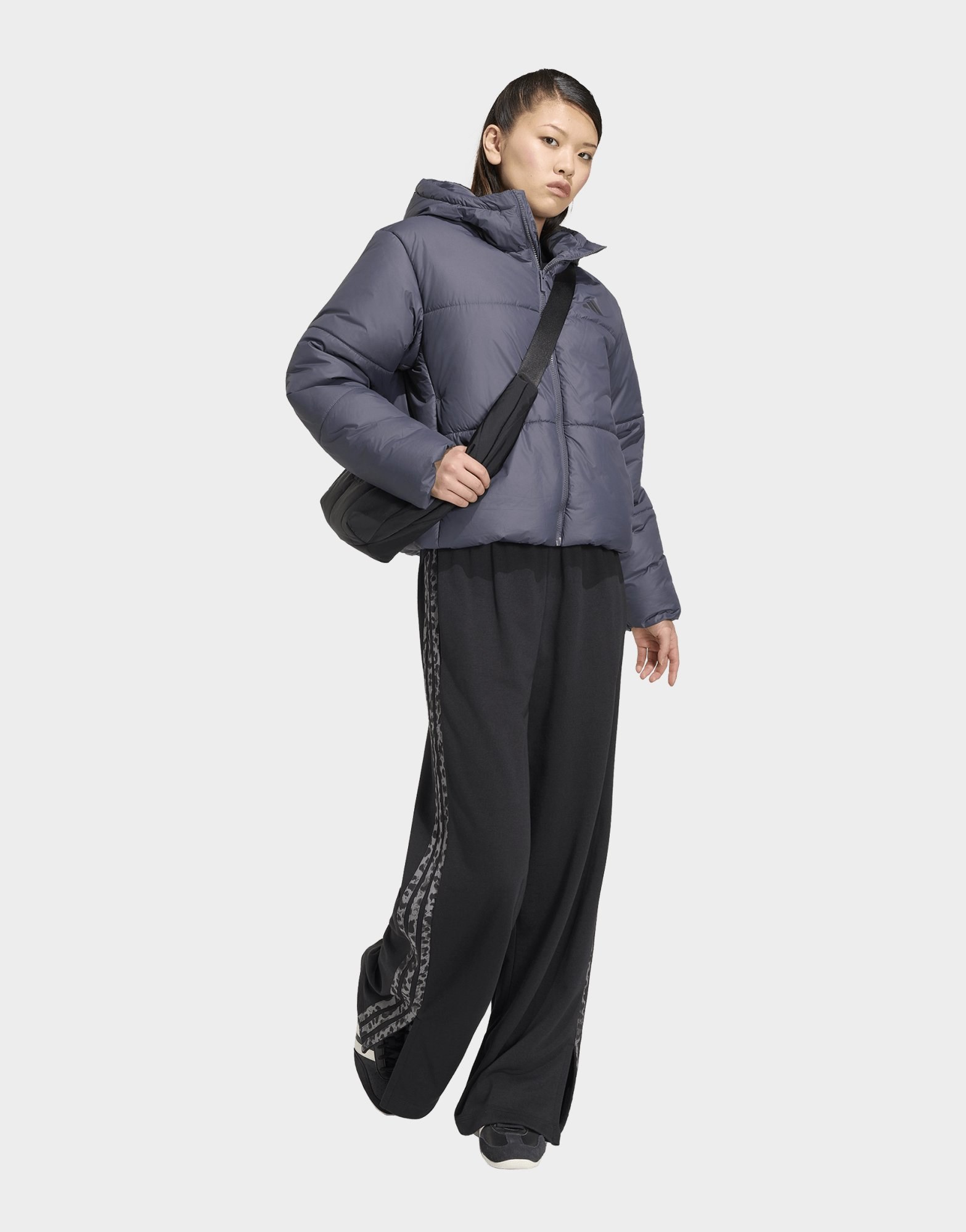 adidas Essentials Highloft Puffer Jacke, Isoliert