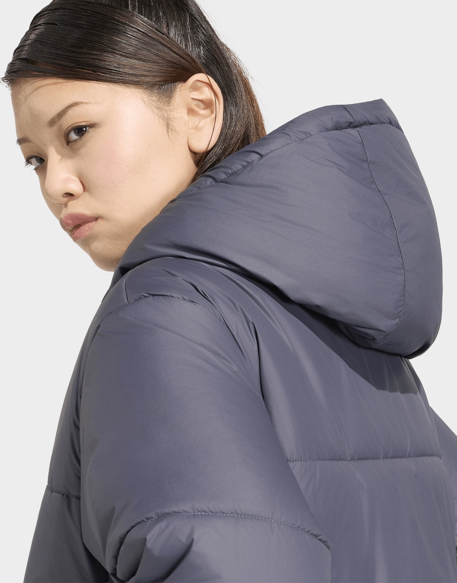 adidas Essentials Highloft Puffer Jacke, Isoliert