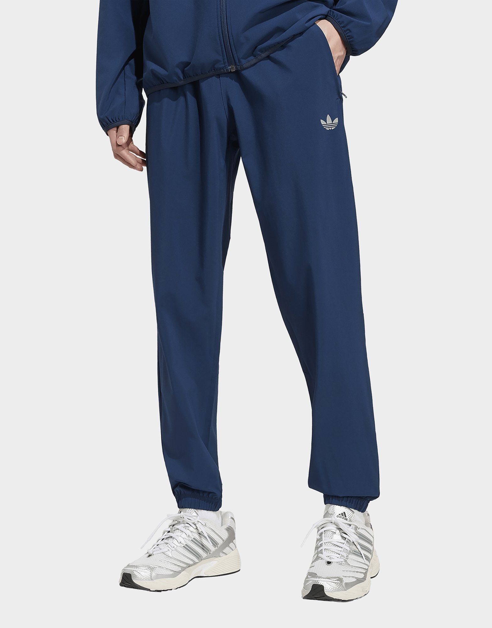 adidas TECH TREFOIL ESSENTIALS TRAININGSHOSE