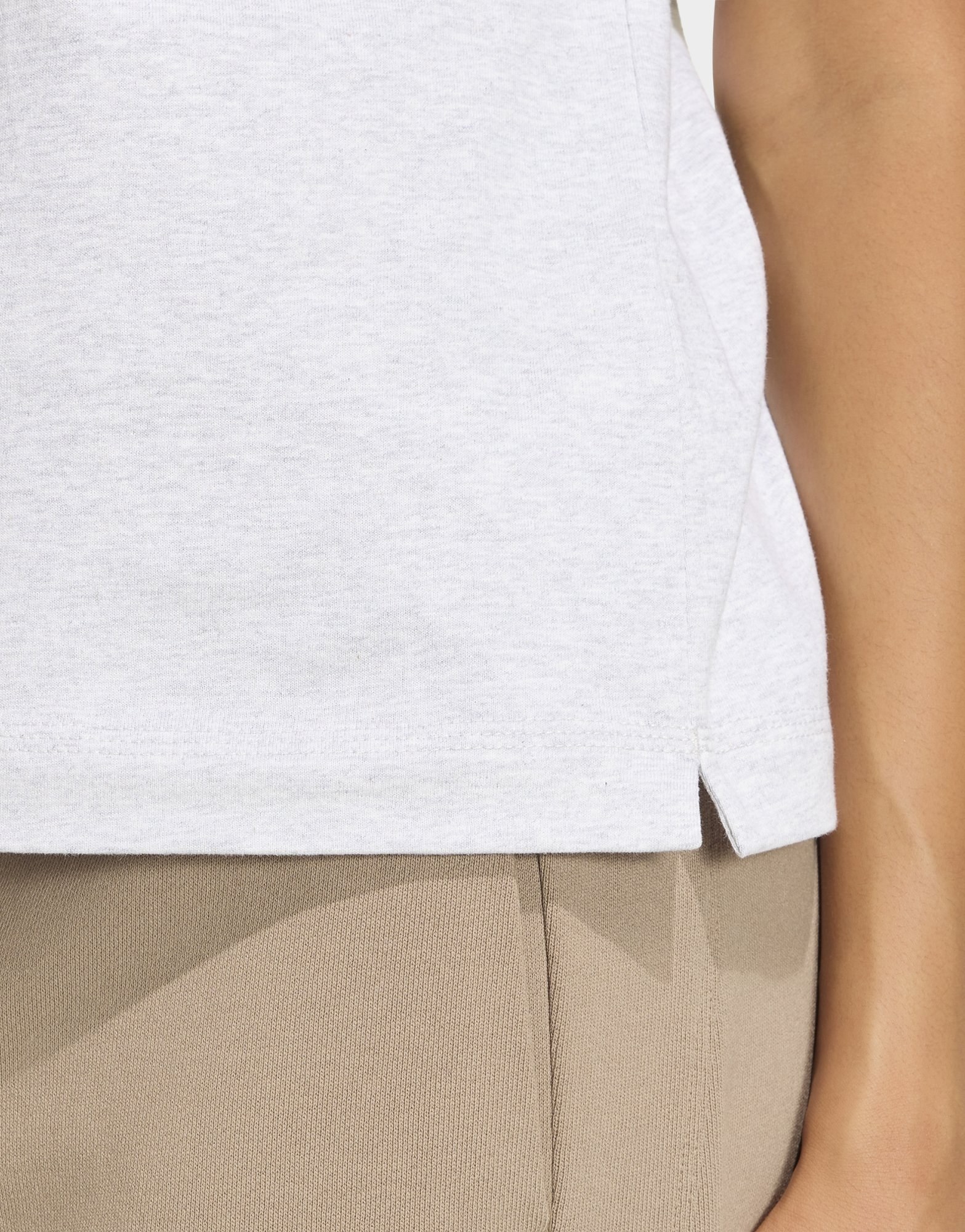 adidas Seasonal Essentials Colorpop T-shirt Mit Aufgestickter Grafik