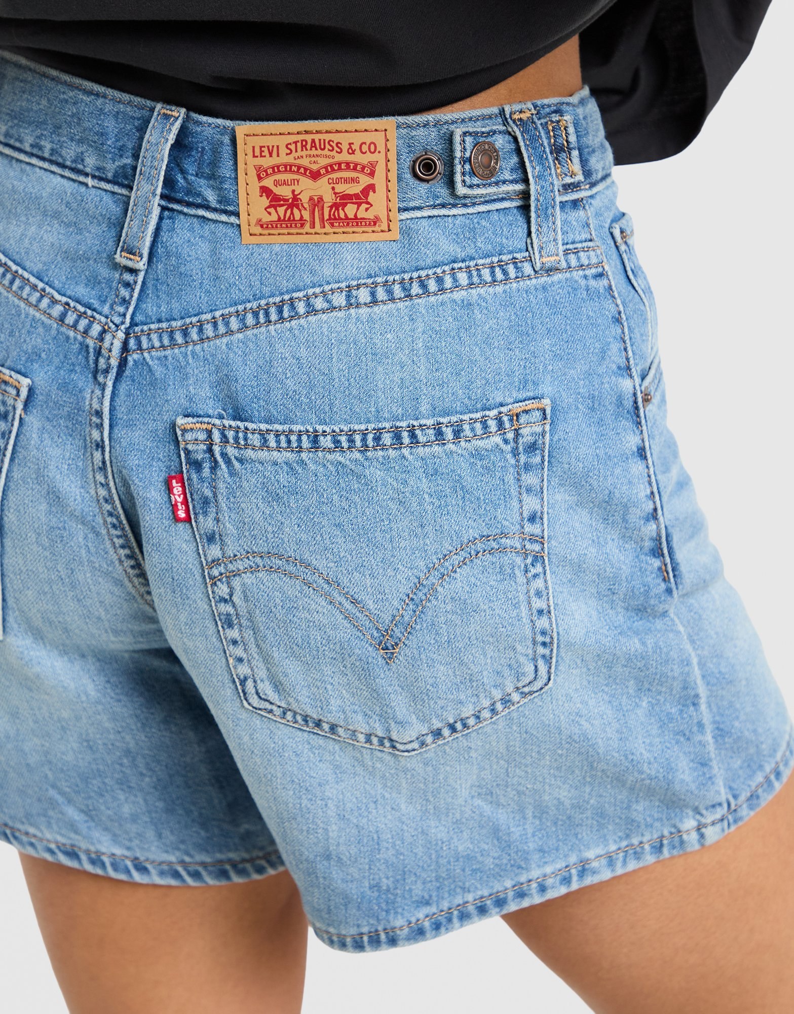 LEVI'S Cinch Shorts