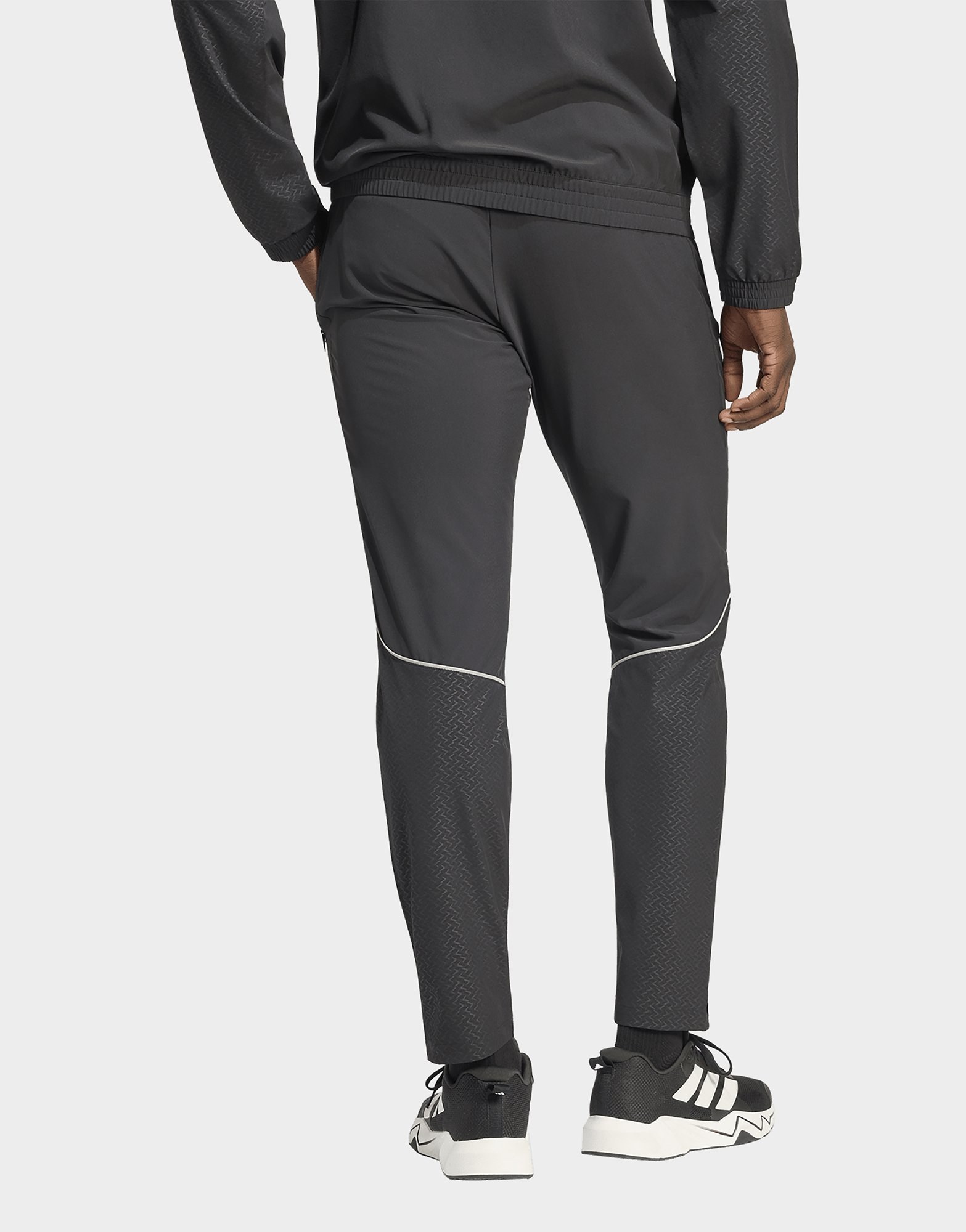 adidas Tech Apparel Slim Trainingshose