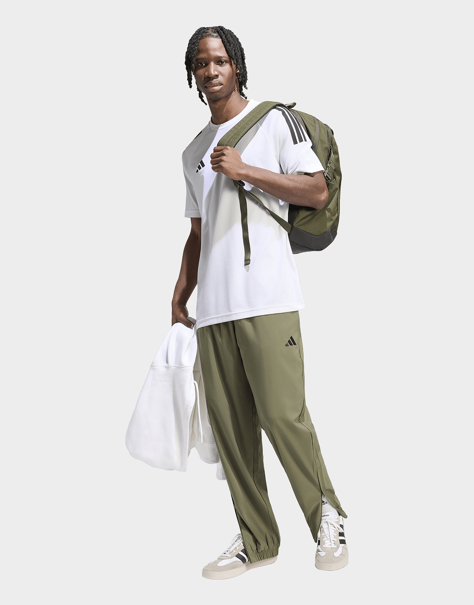 adidas Essentials Stanford Lite Hose, kleines Logo, gewebt, mit Bündchen