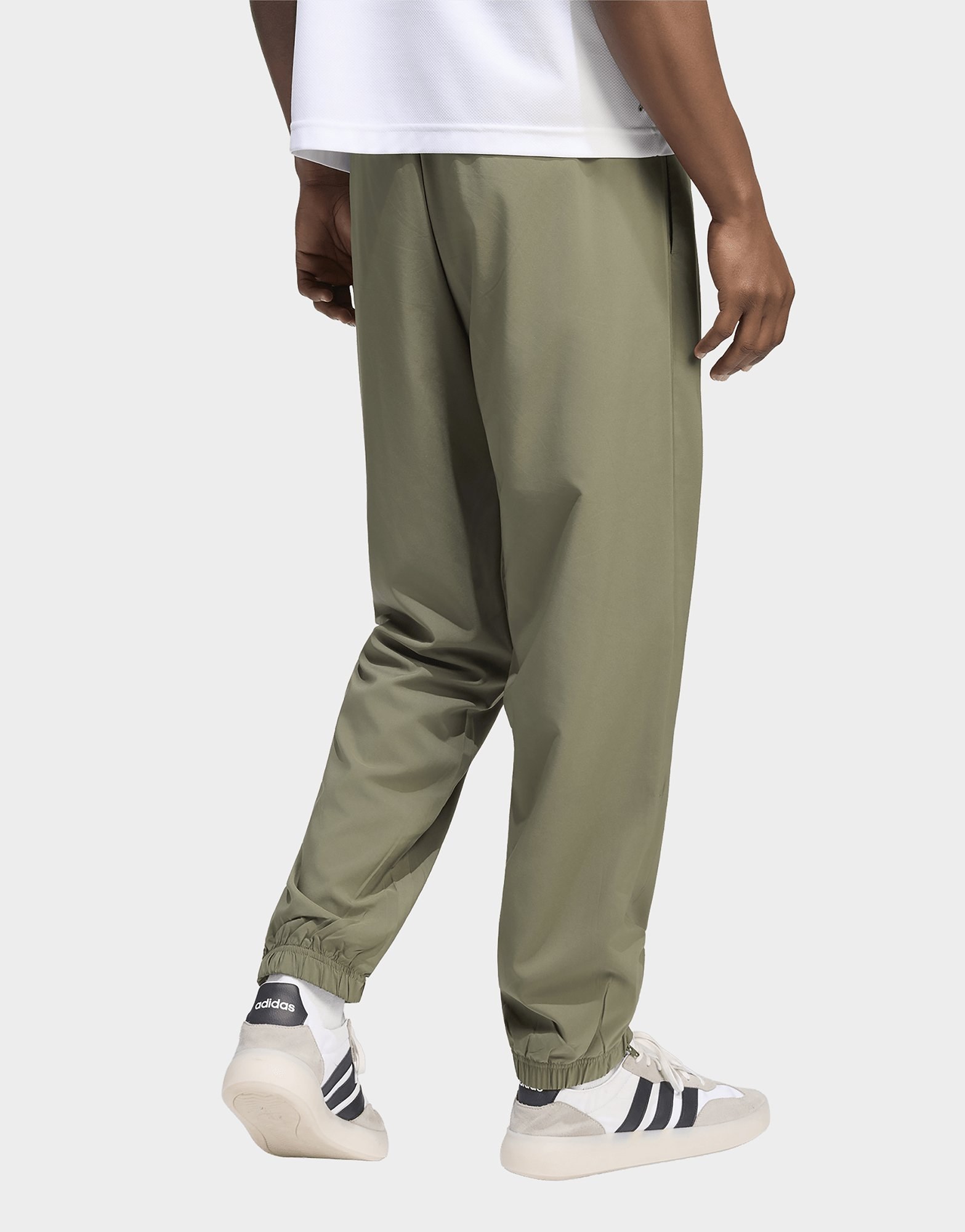 adidas Essentials Stanford Lite Hose, kleines Logo, gewebt, mit Bündchen