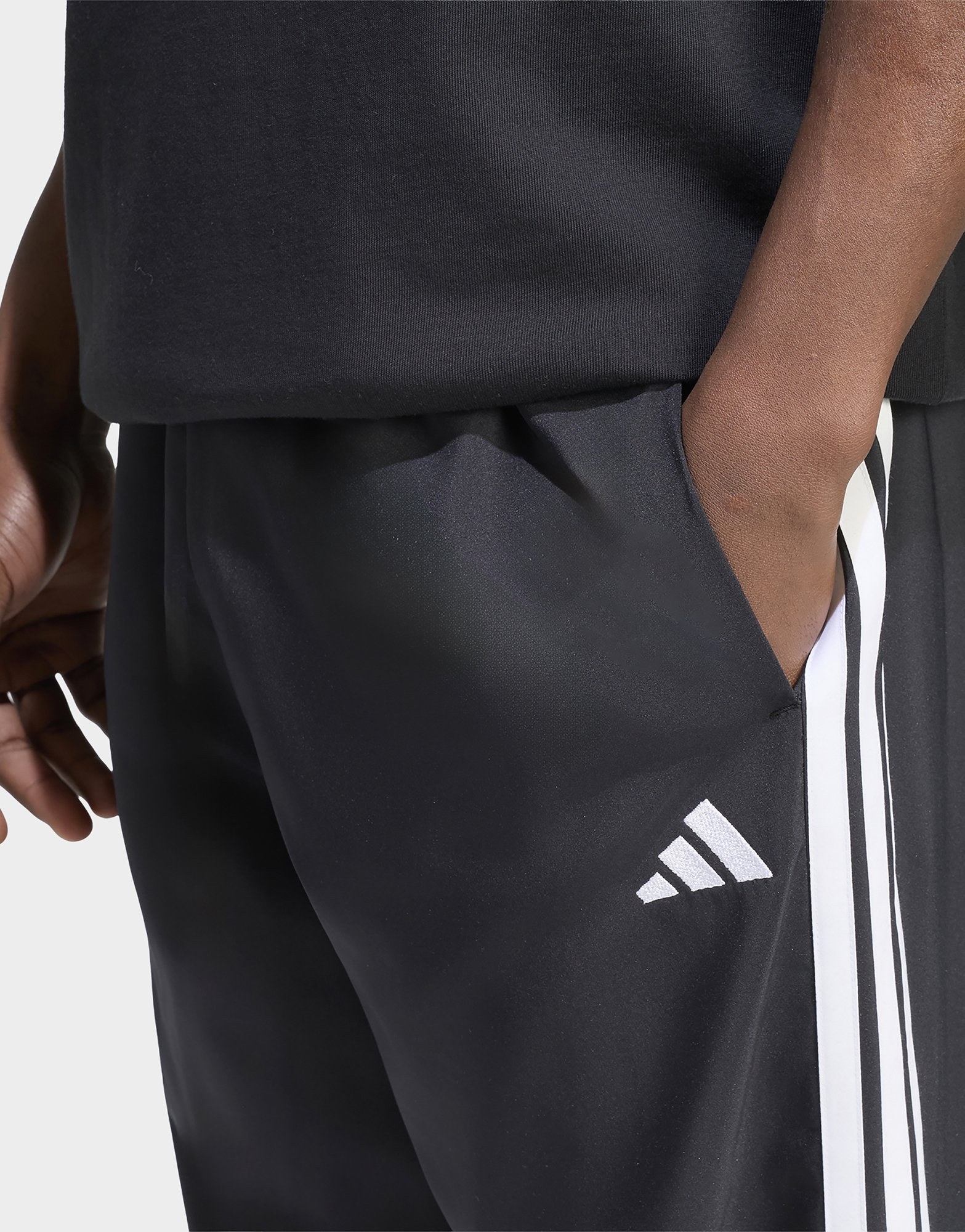 adidas Essentials 3-Streifen Stanford Lite Woven Tapered Open Hem Hose