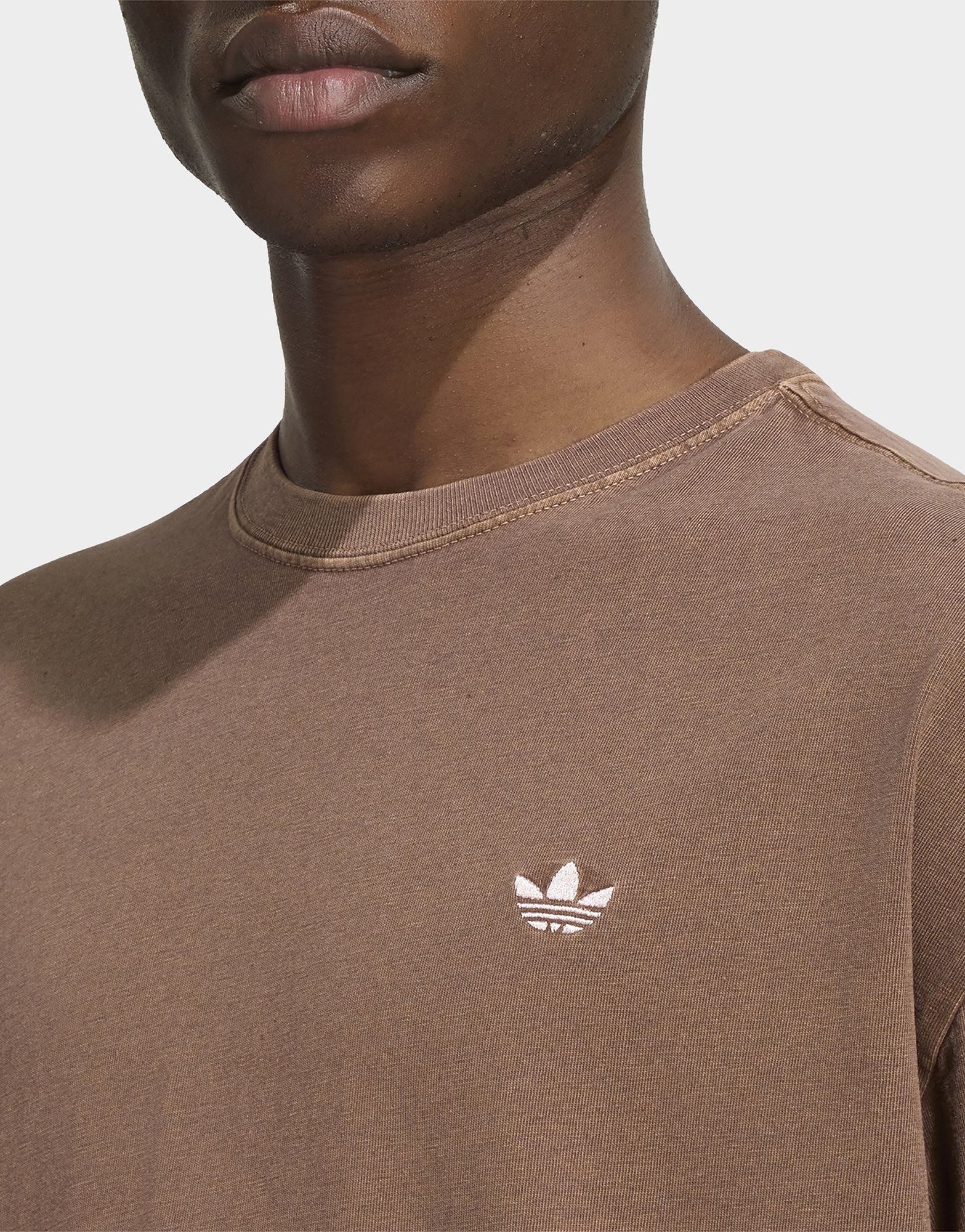 adidas Trefoil Essentials T-shirt, Verwaschene Optik, Locker Geschnitten, Überschnittene Schulter