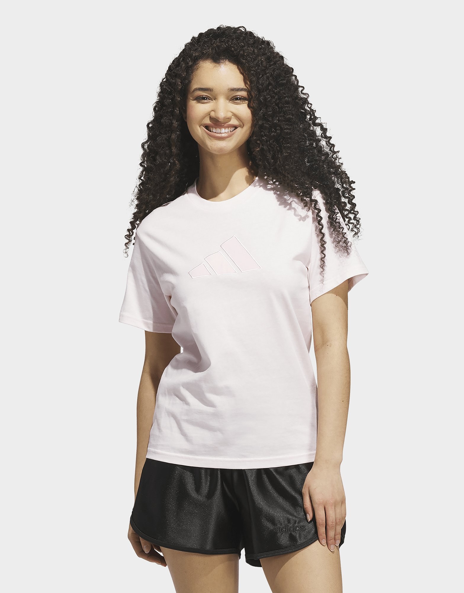 adidas SATIN-FILLED LOGO GRAFIK T-SHIRT