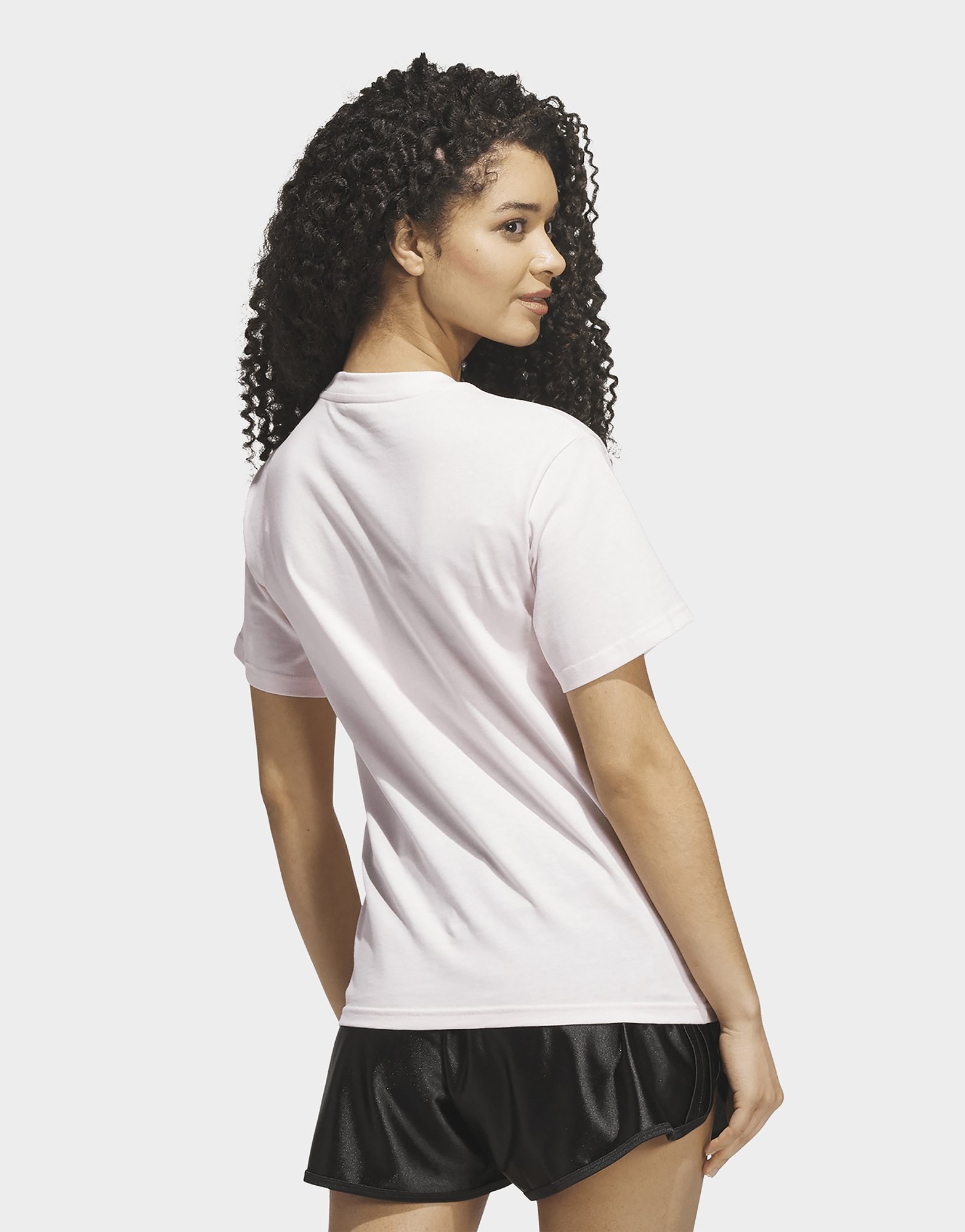 adidas SATIN-FILLED LOGO GRAFIK T-SHIRT