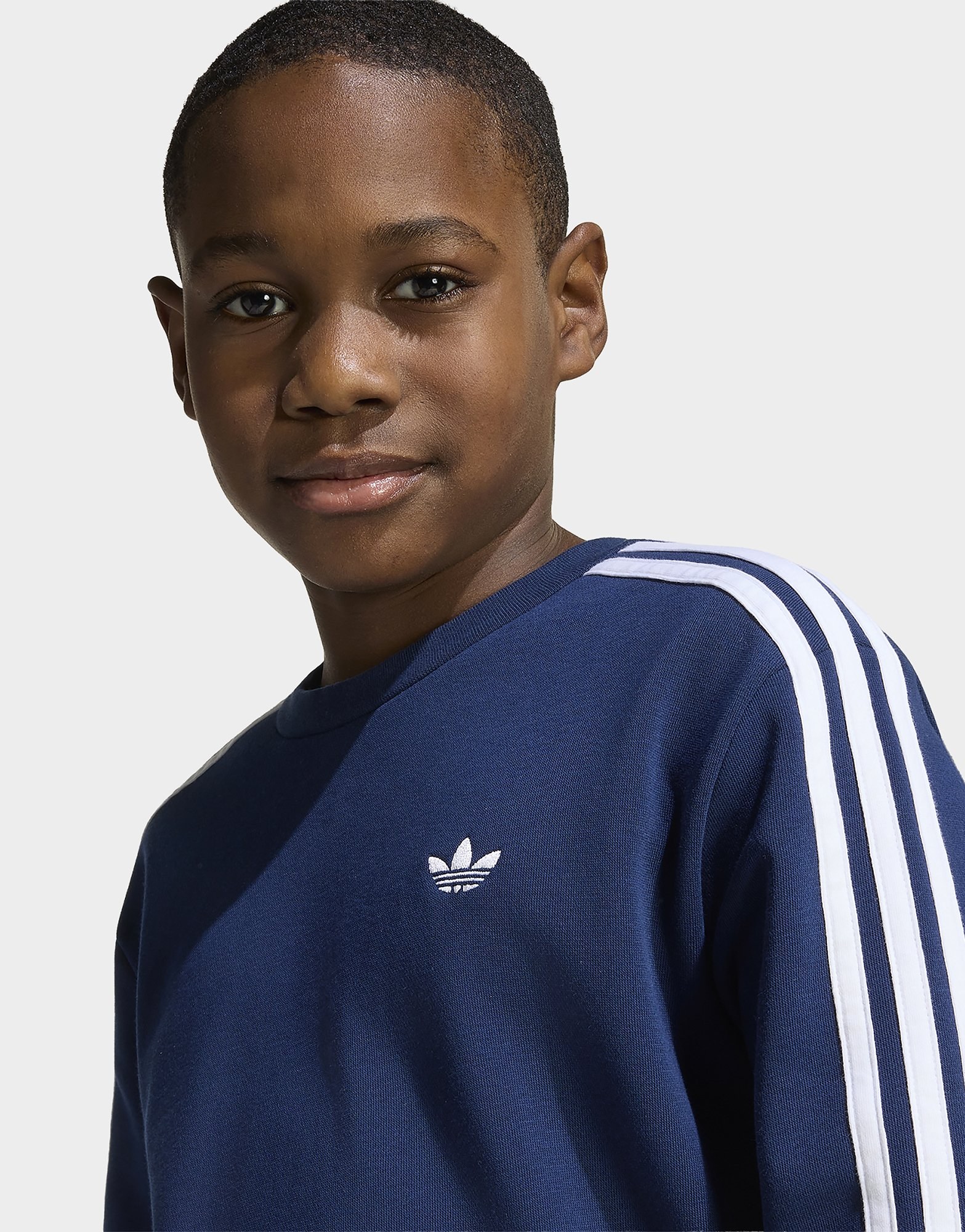 adidas LOCKERES 3-STREIFEN RUNDHALS-Sweatshirt