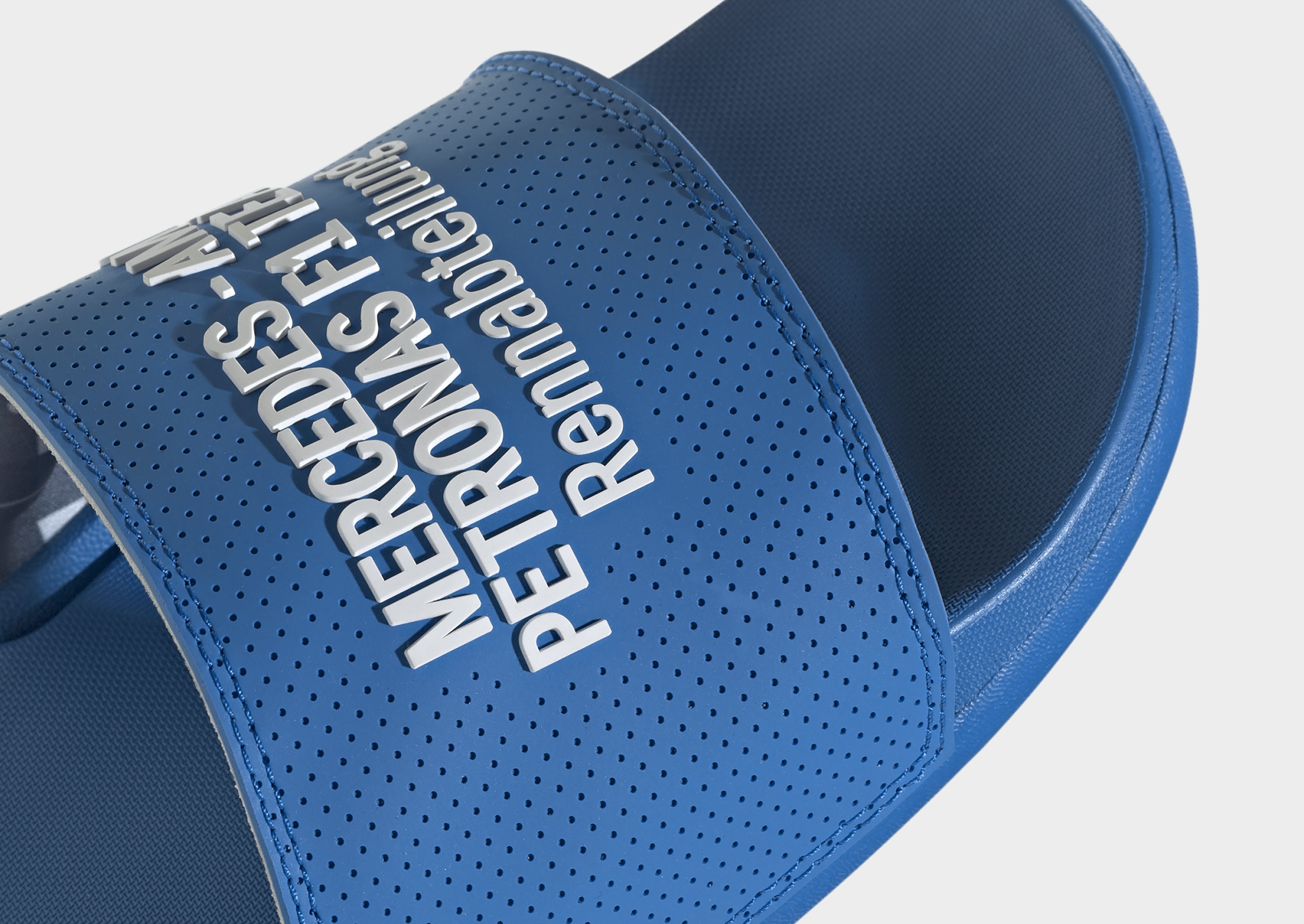 adidas ADILETTE KOMFORT MERCEDES AMG PETRONAS F1 TEAM BADESCHLAPPEN