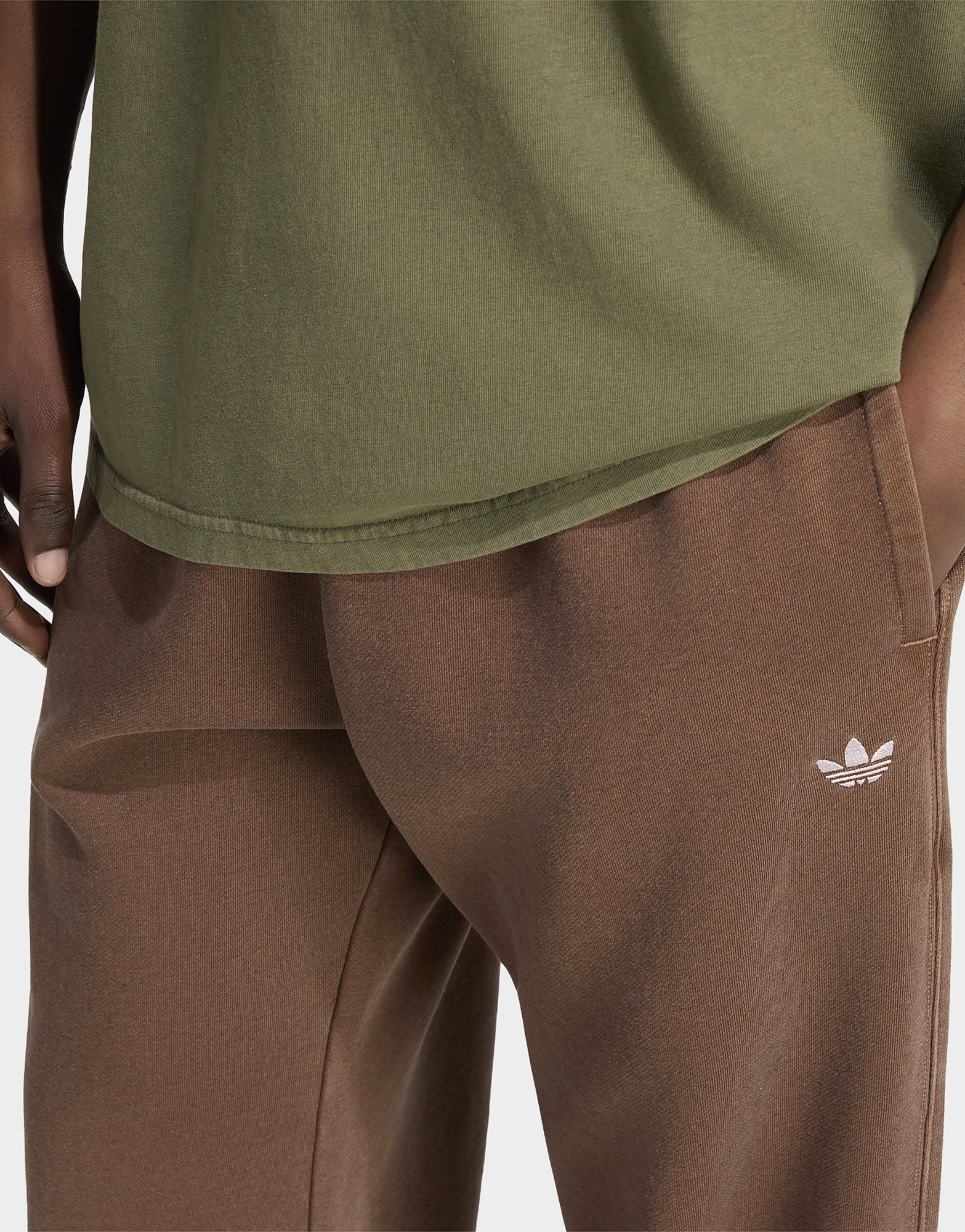 adidas TREFOIL ESSENTIALS HOSE, VERWASCHENE OPTIK, OFFENER SAUM