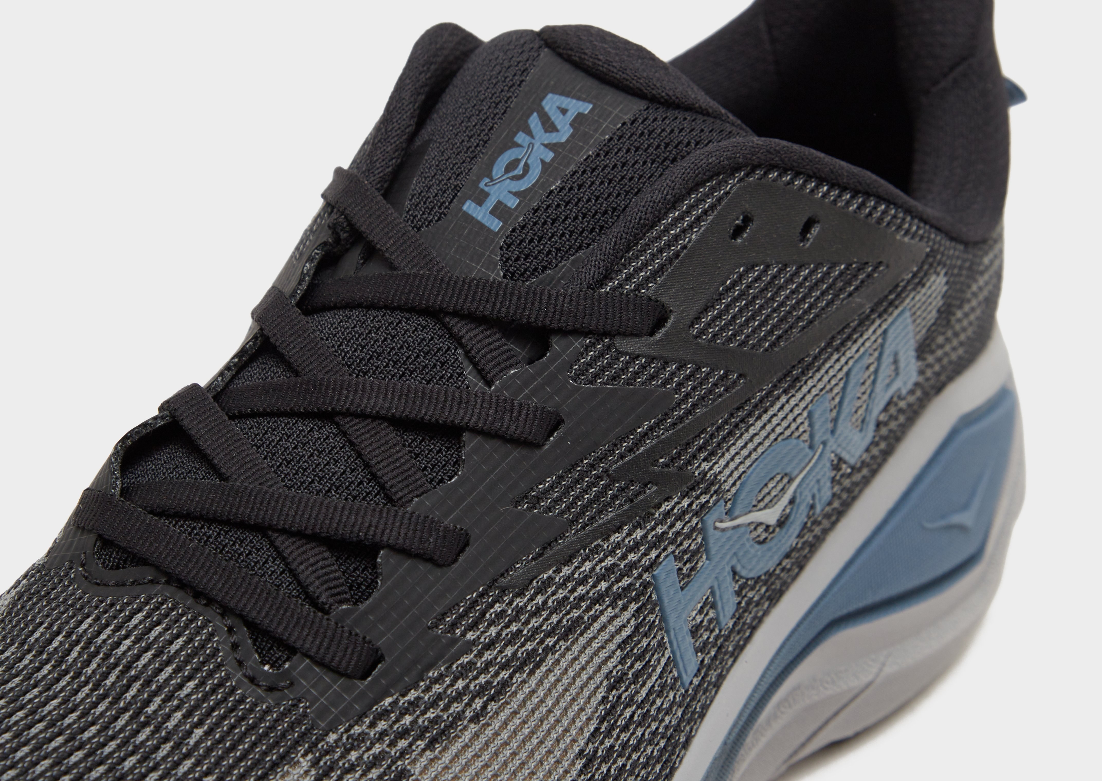 HOKA Challenger 8