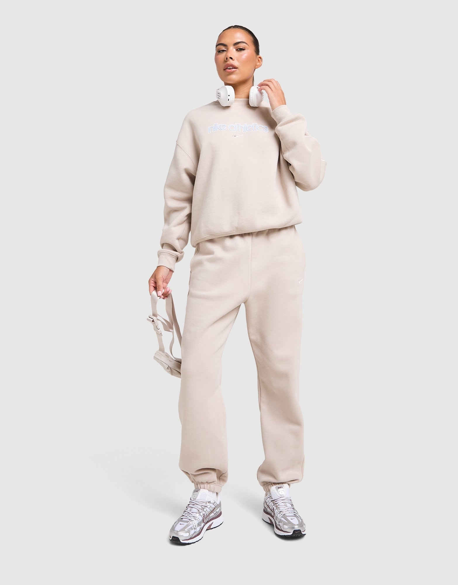 Nike Gym Life Swoosh Oversized Crew Sweatshirt