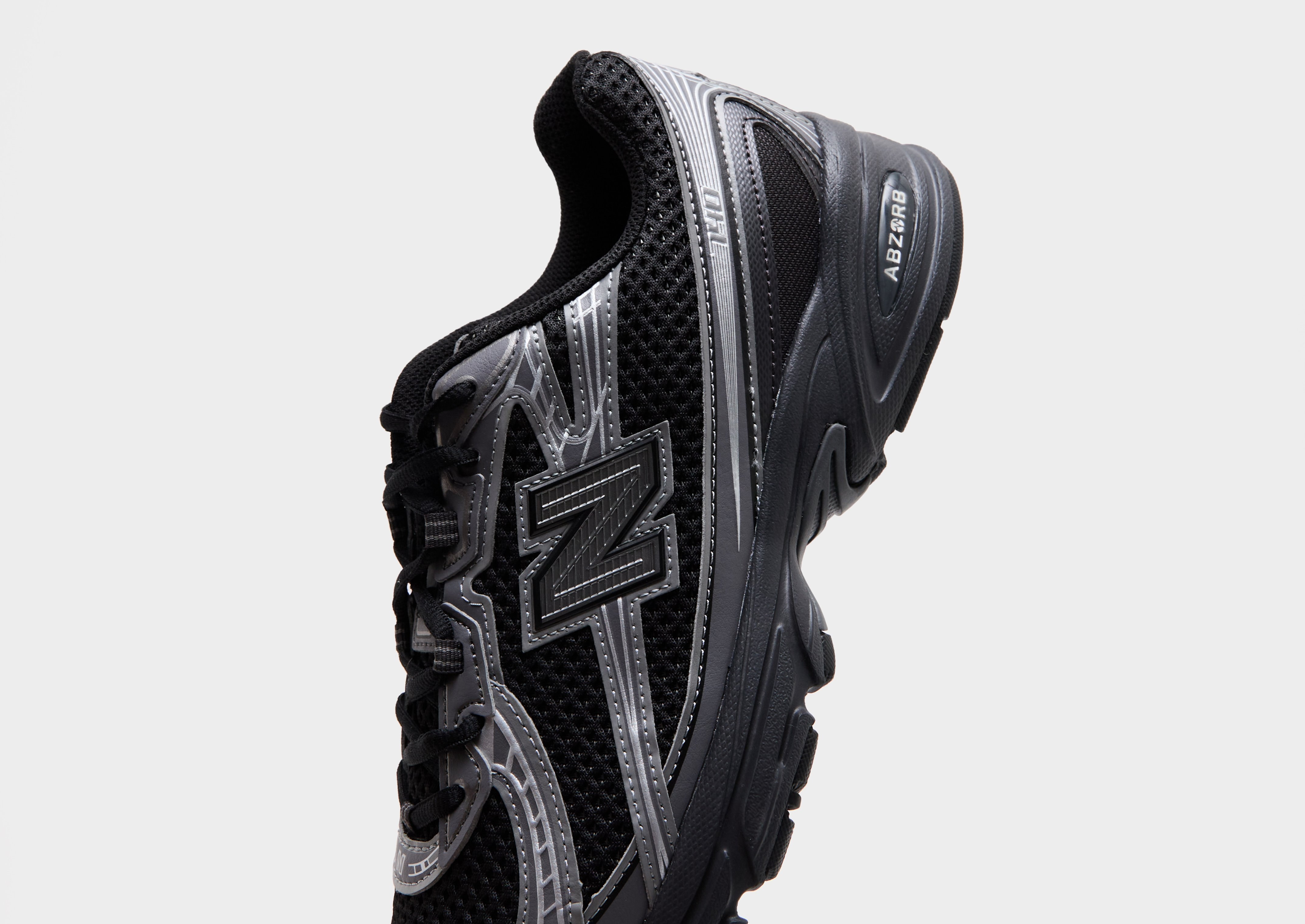 New Balance 740