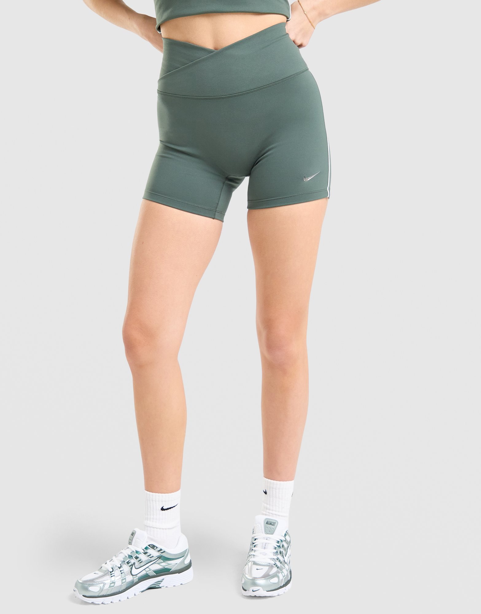 Nike Training Gym Life Swoosh 5 V Waist Bike Shorts