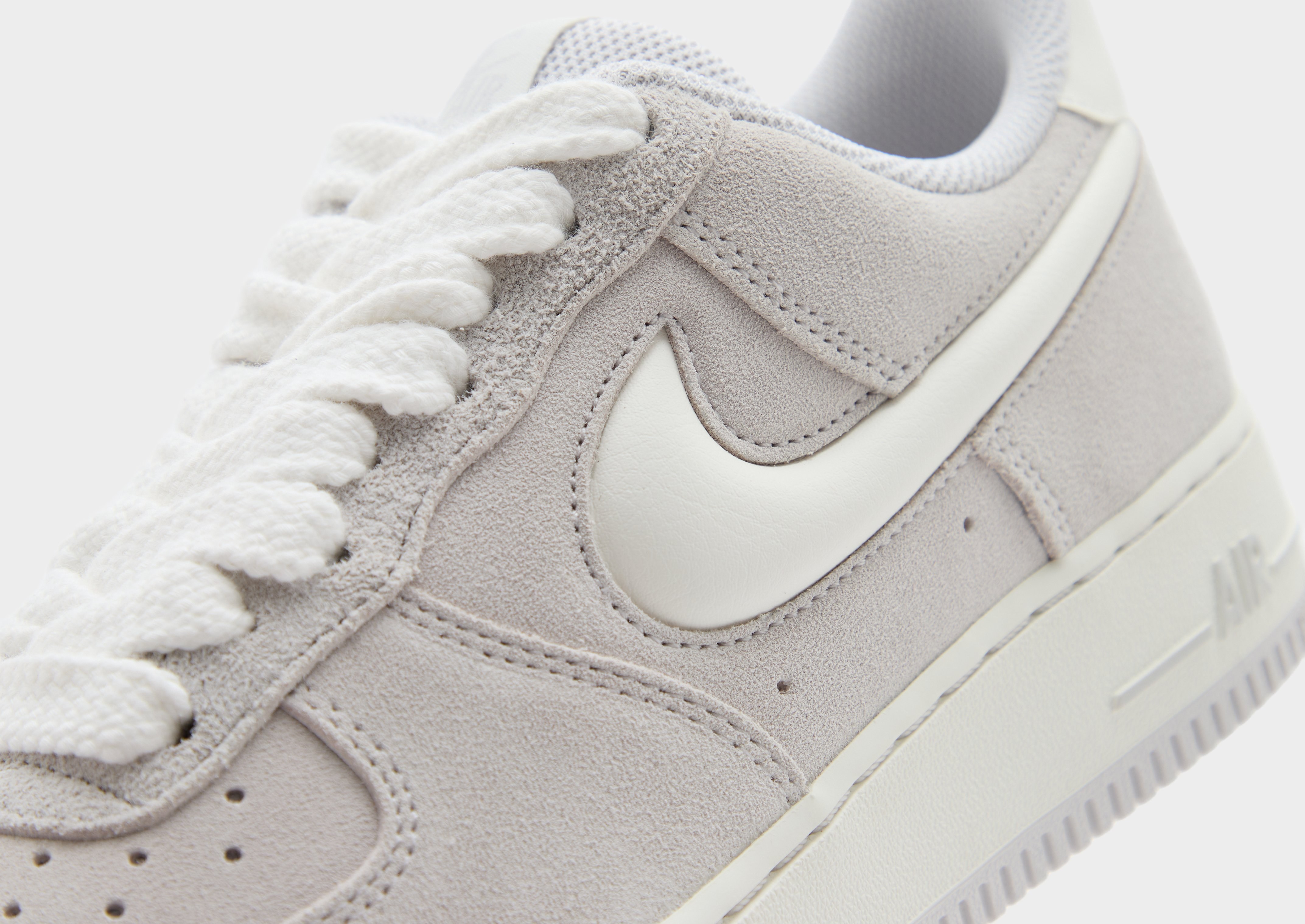 Nike Air Force 1 '07 LV8