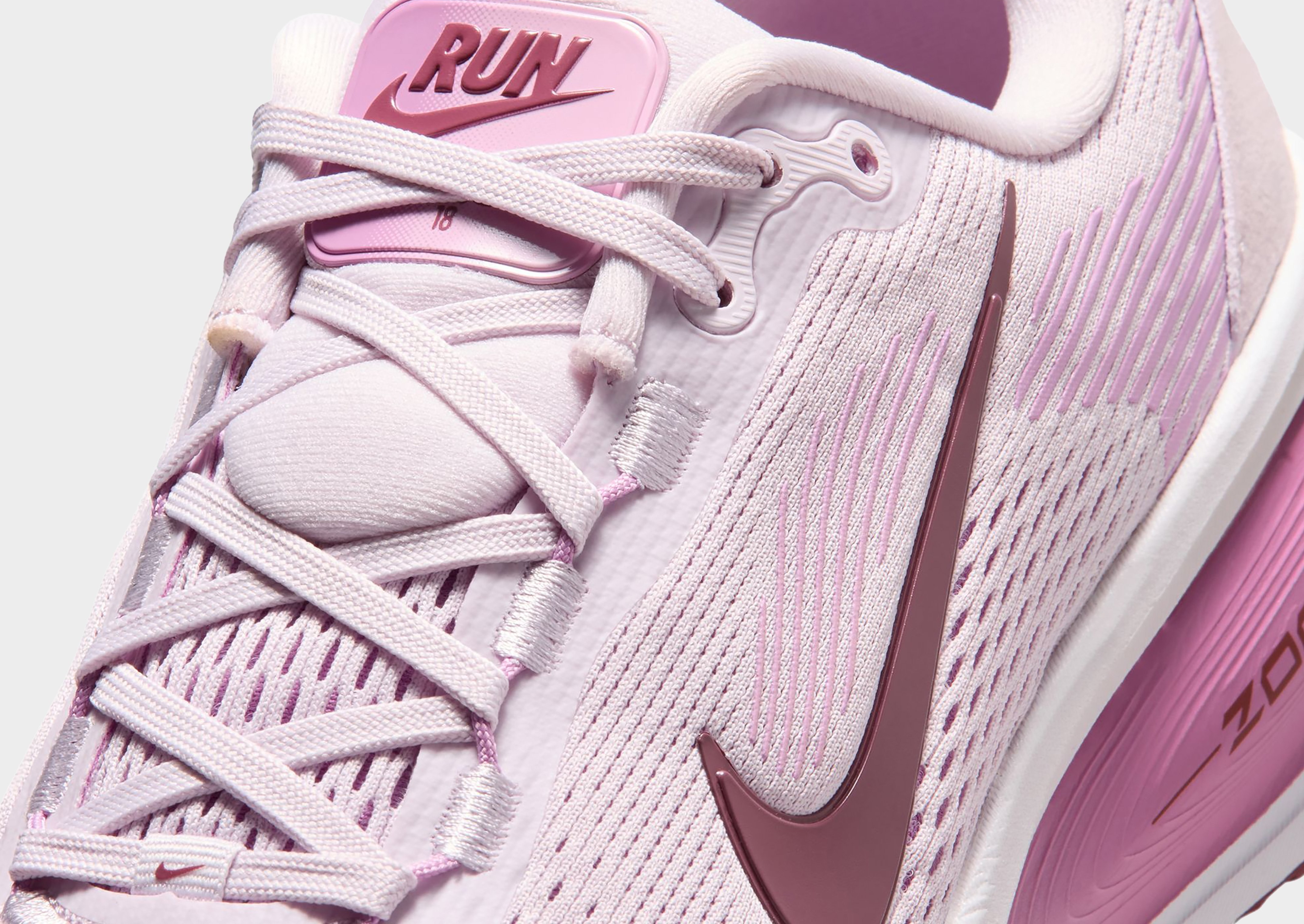 Nike NK W VOMERO 18