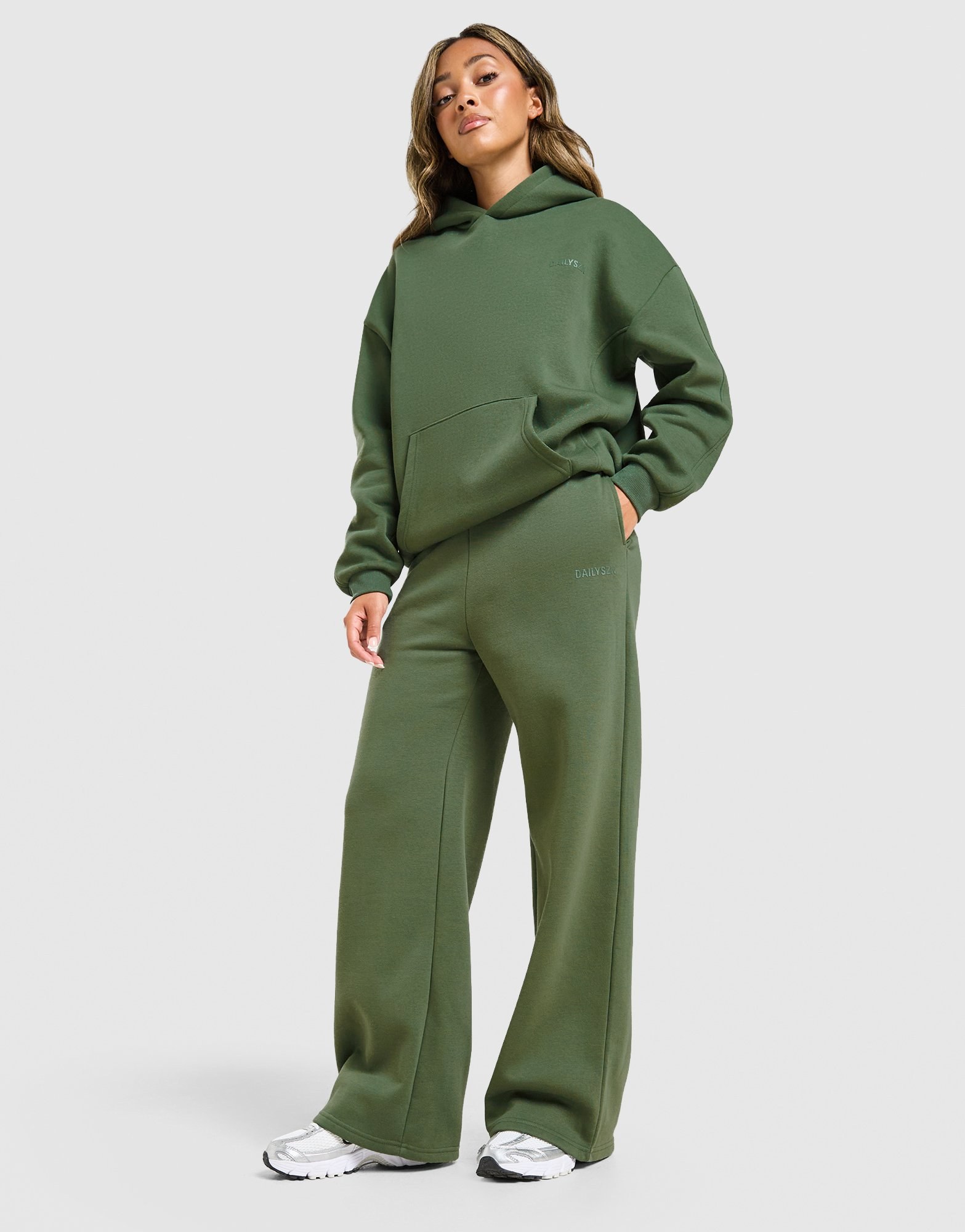 DAILYSZN Toasted Wide Leg Jogginghose