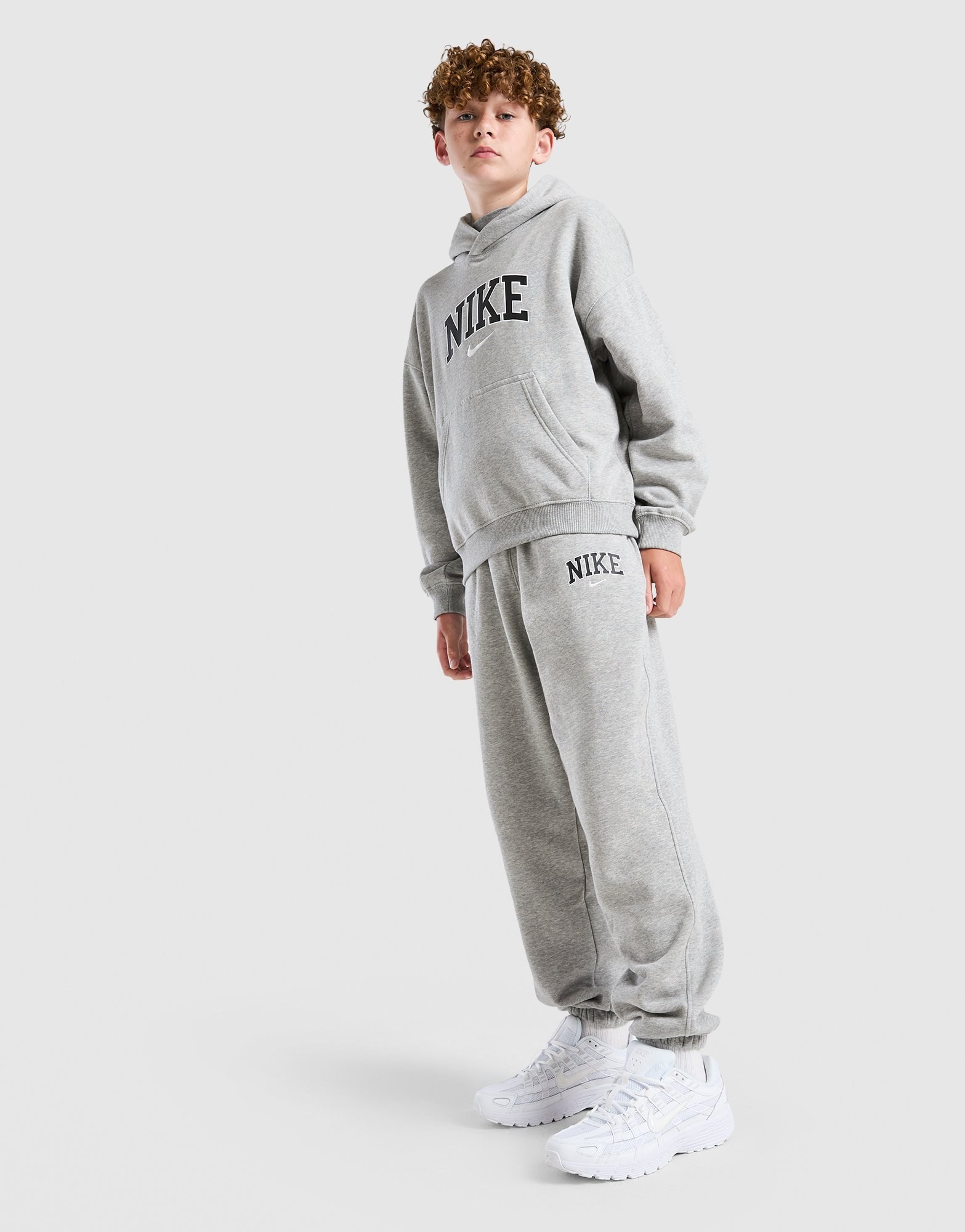 Nike Varsity Graphic Jogginghose Kinder