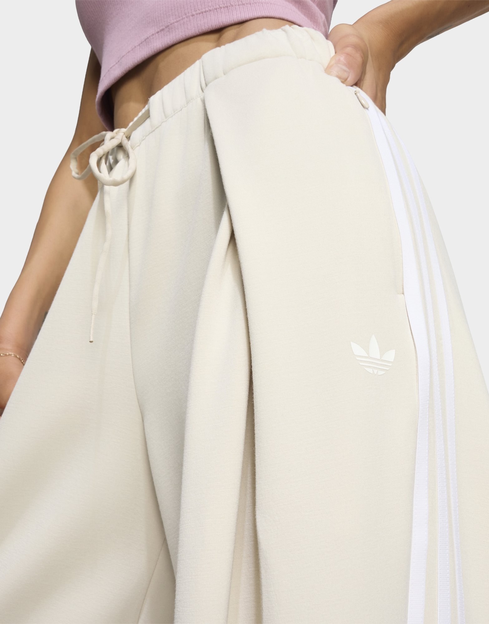 adidas Originals Adiluna Season 2 X Jennie Trainingshose, Plisseefalten